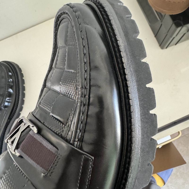 Louis Vuitton Louis Vuitton Black Leather Loafers for Men - Size US 9.5 / EU 42-43 - 6 Thumbnail