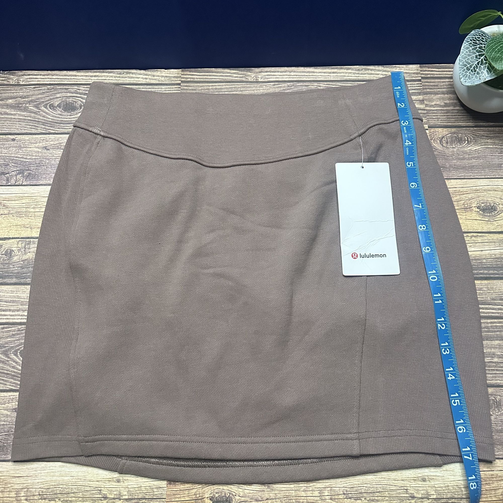 Lululemon Lululemon Scuba High Rise Mini Skirt NWT Size Large (TPTC) Size 32" / US 10 / IT 46 - 6 Thumbnail