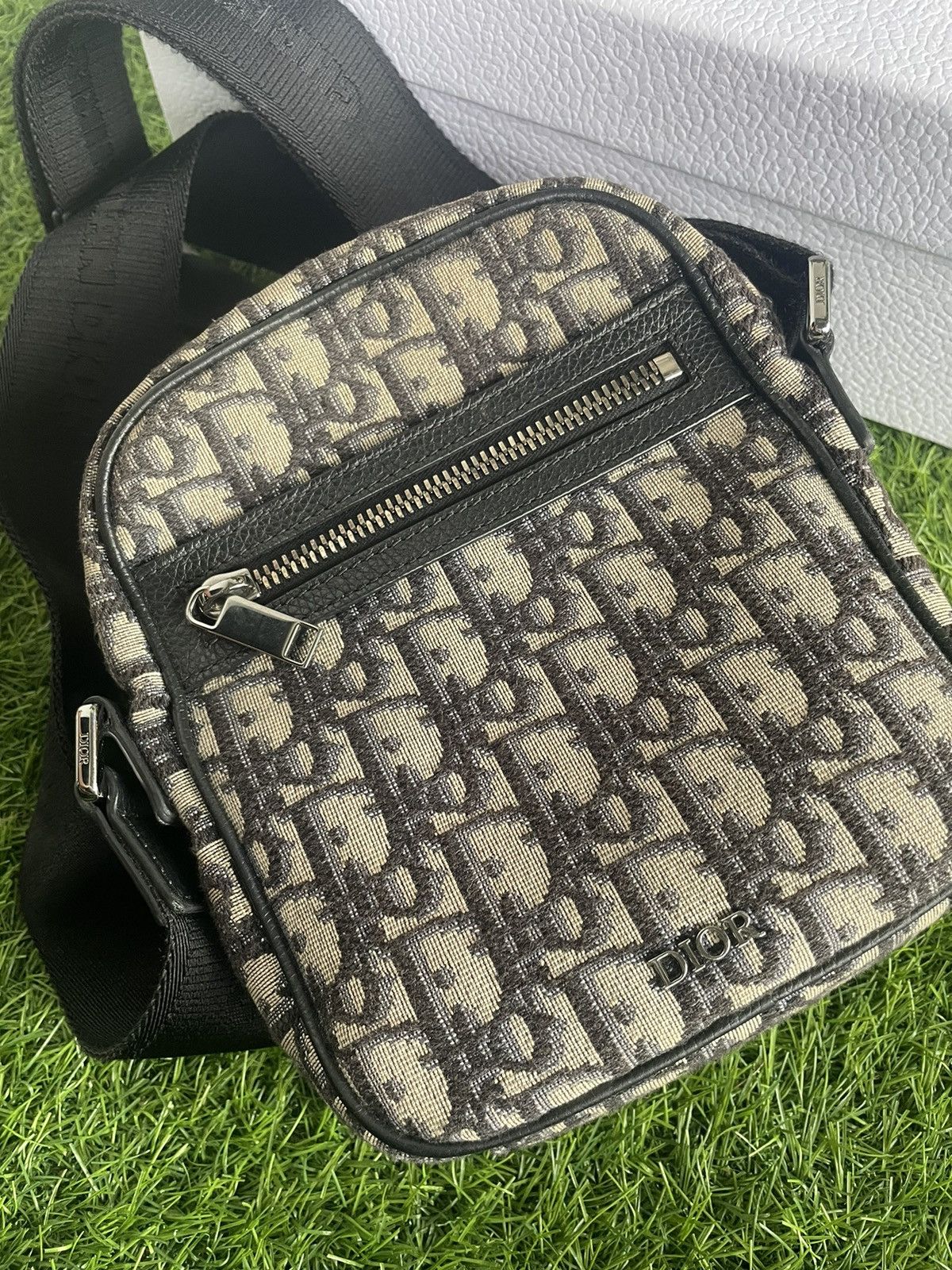 Dior Authentic DIOR Oblique Vertical Messenger Pouch Bag Size ONE SIZE - 14 Thumbnail