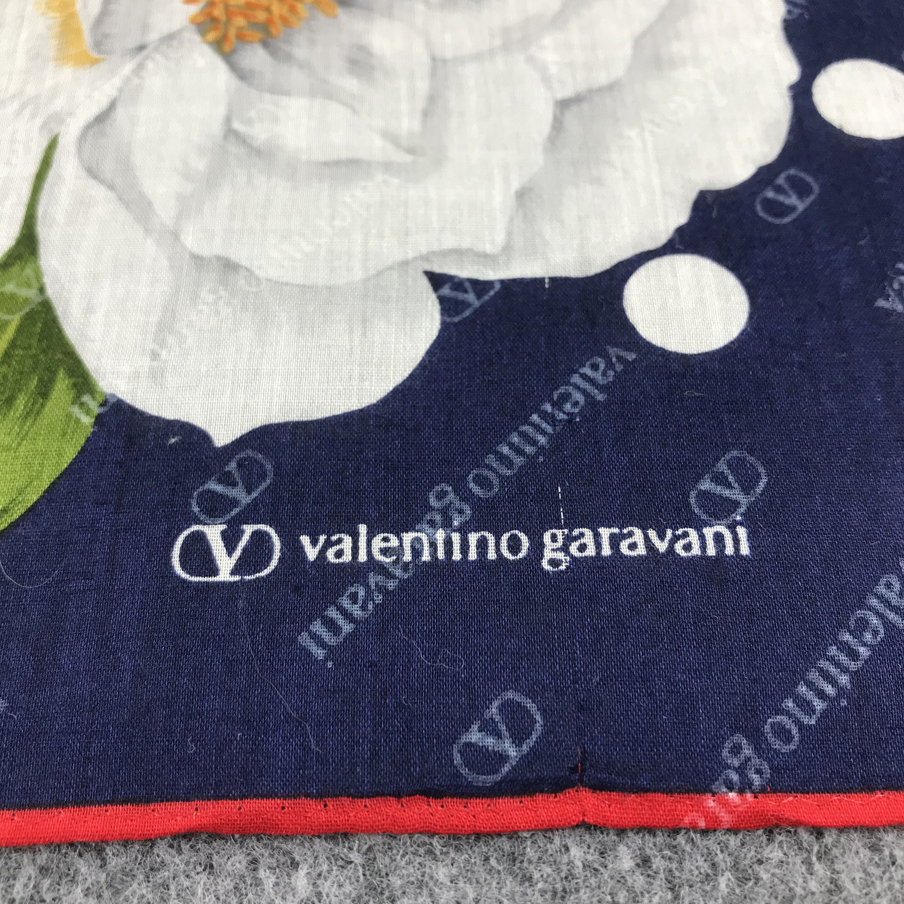 Vintage VaLeNtInO GaRaVaNi White Peony Handkerchief Bandana SCT085 Size ONE SIZE - 4 Thumbnail