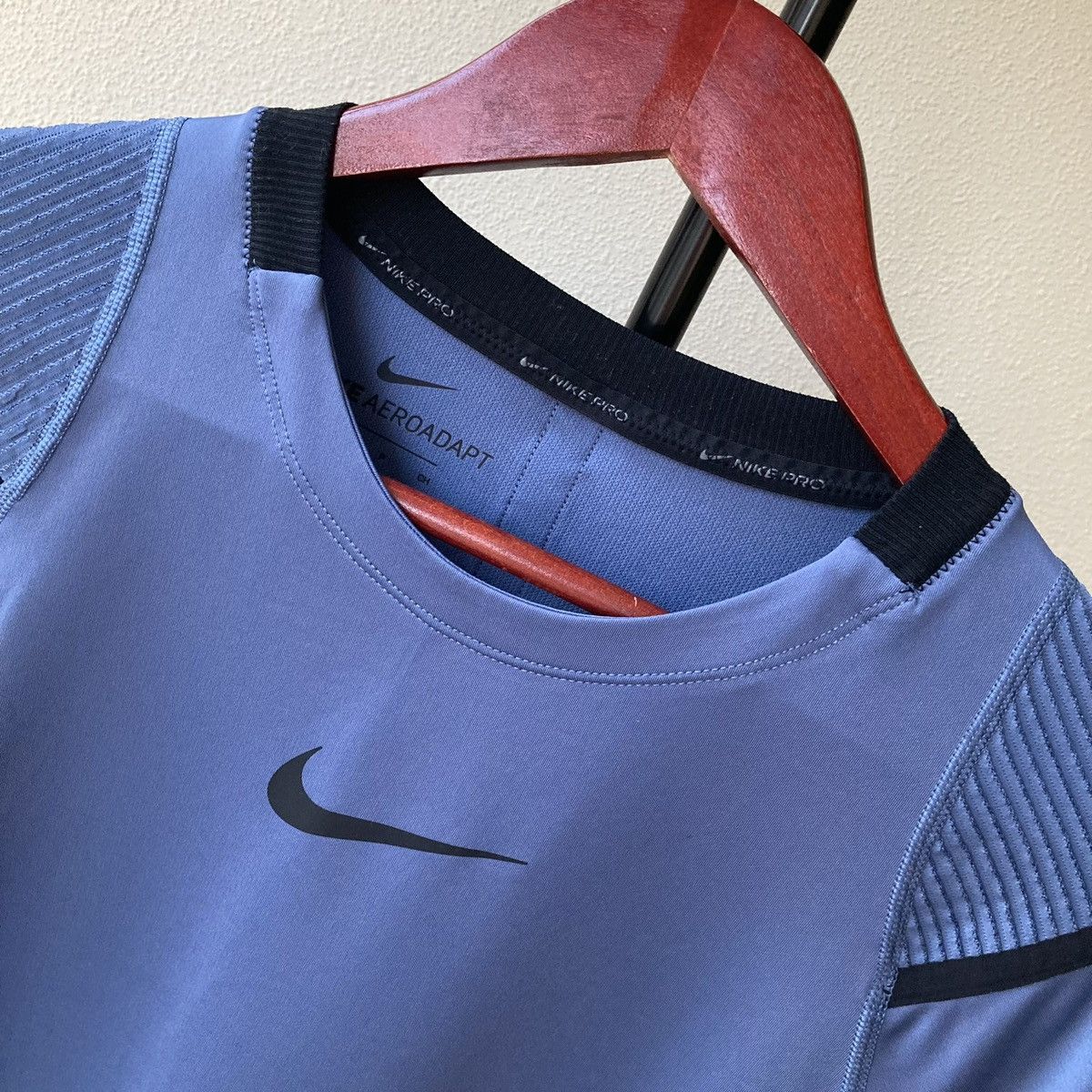 Nike Nike Pro Aeroadapt Sportswear T Shirt Gym Style Casual Blue Size US S / EU 44-46 / 1 - 2 Thumbnail