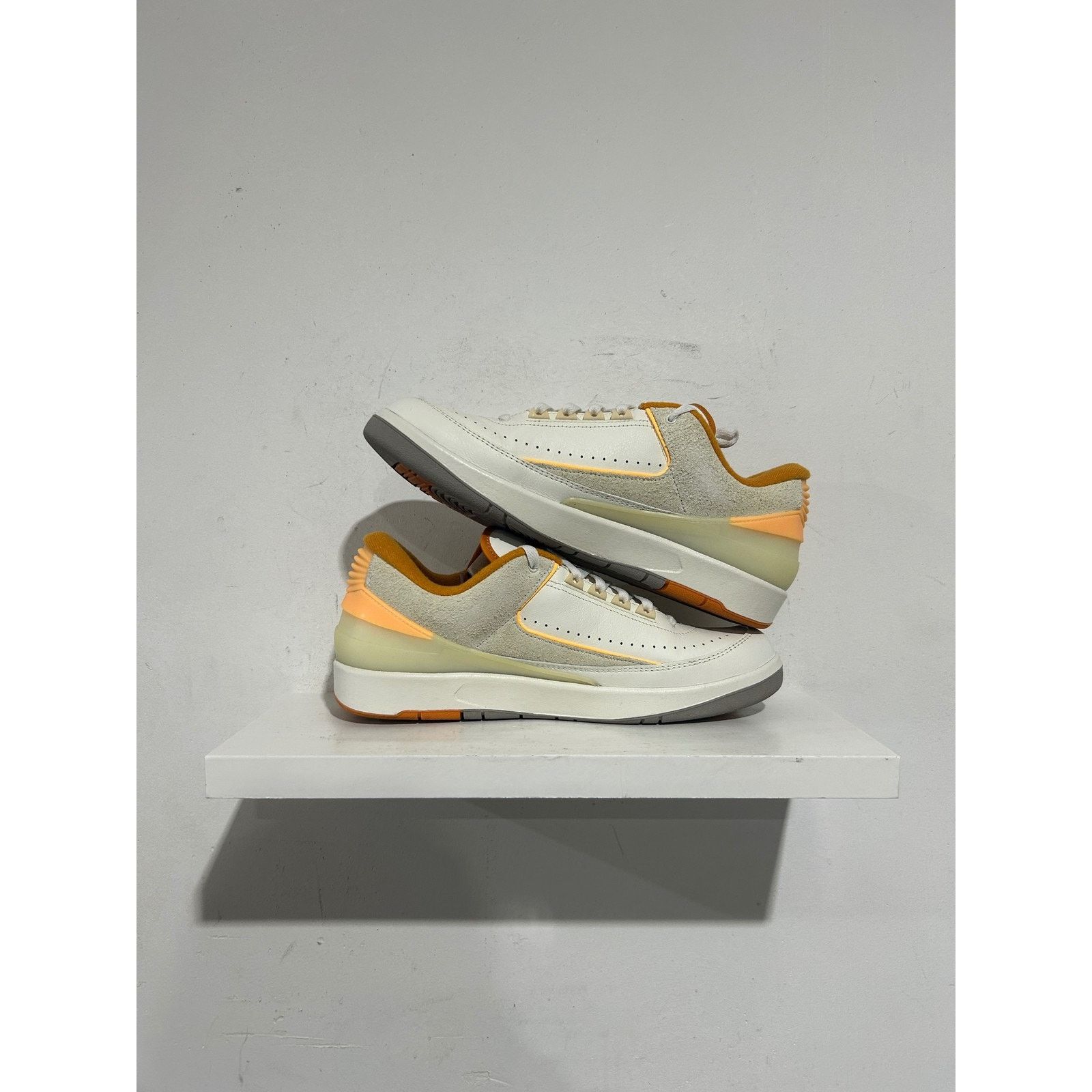 Nike JORDAN 2 RETRO LOW CRAFT MELON TINT SIZE 11.5 PREOWNED Size US 11.5 / EU 44-45 - 2 Thumbnail