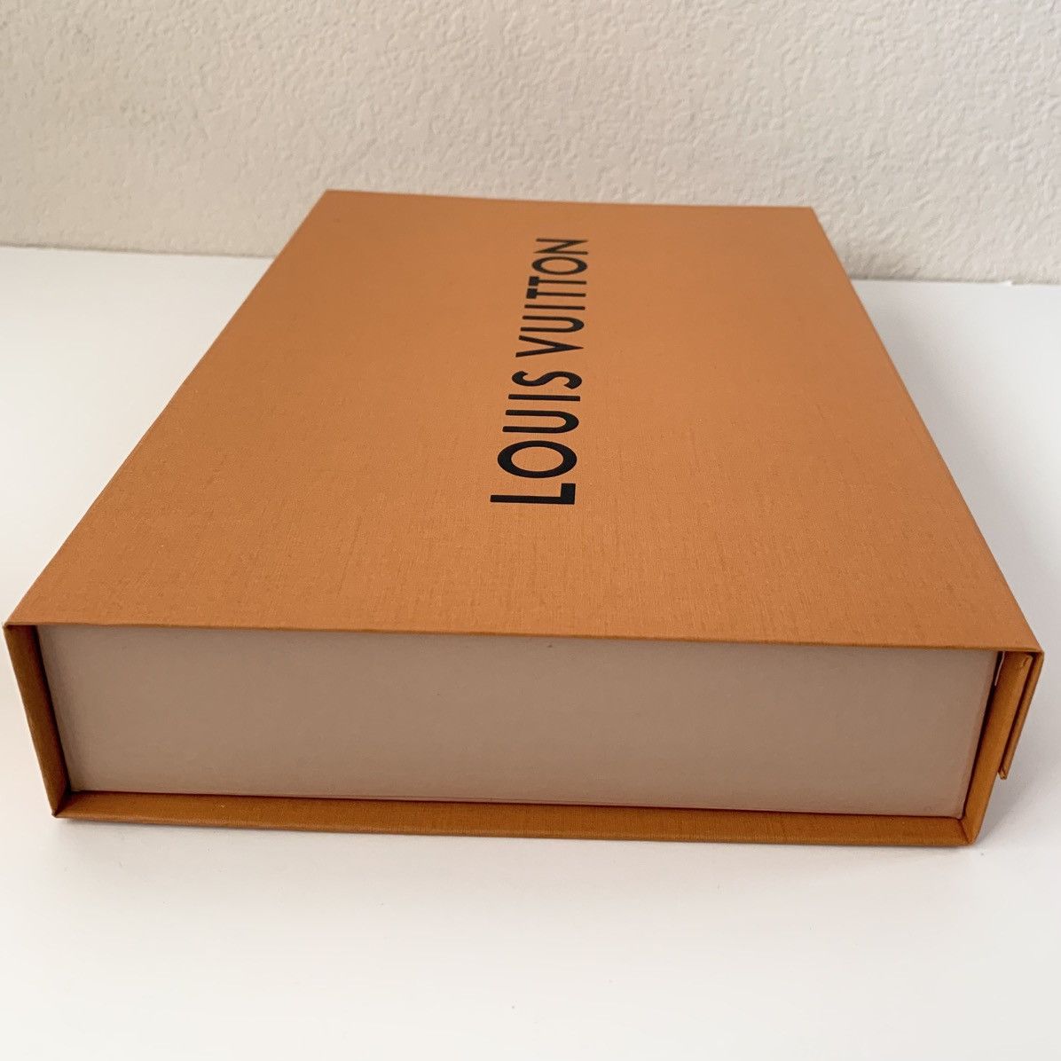Louis Vuitton Louis Vuitton orange box magnetic closure Size ONE SIZE - 5 Thumbnail
