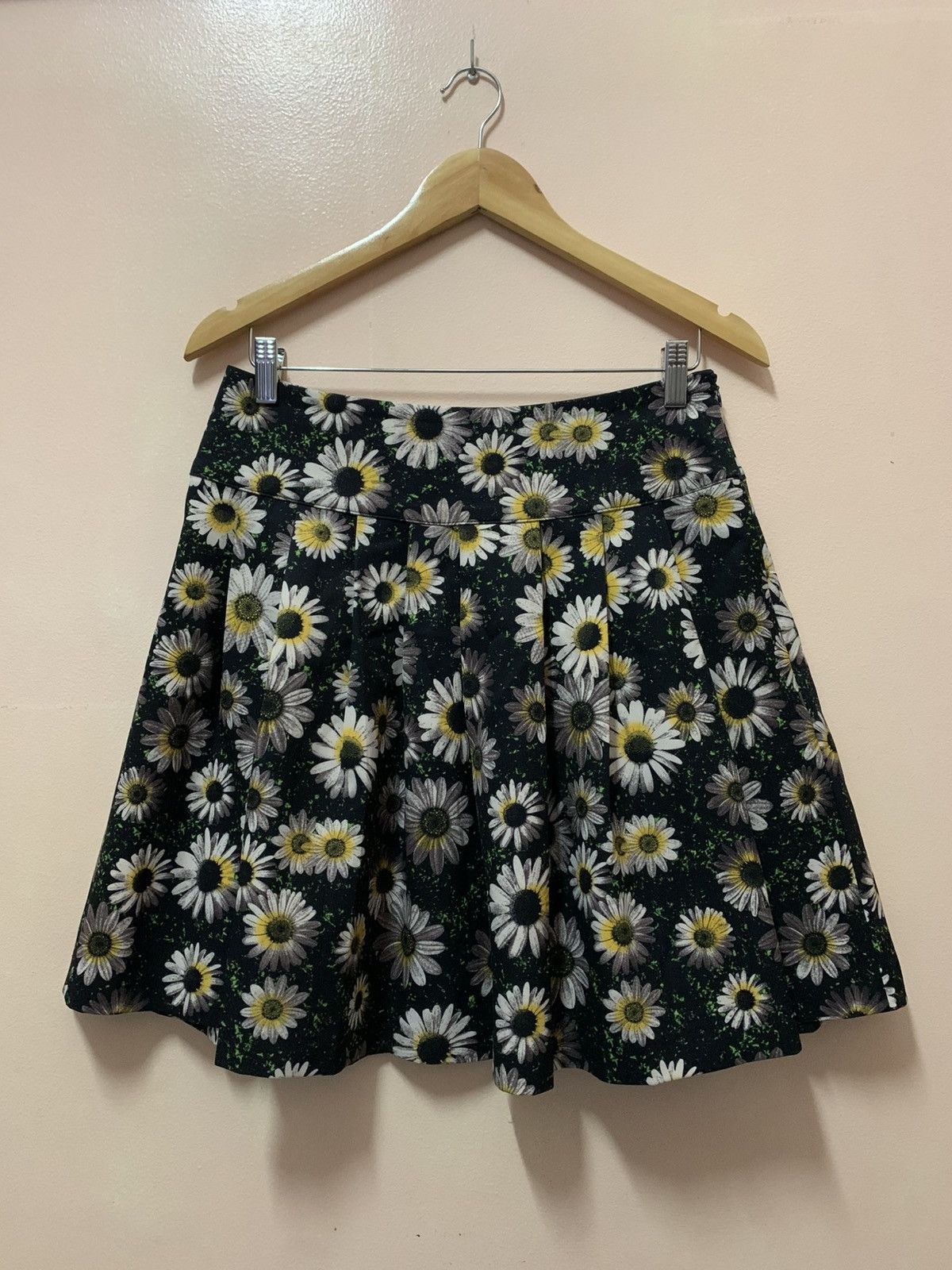 Moschino Moschino Cheap & Chic - S/S’10 - Daisy Flower Mini Skirt Size 28" / US 6 / IT 42 - 2 Thumbnail