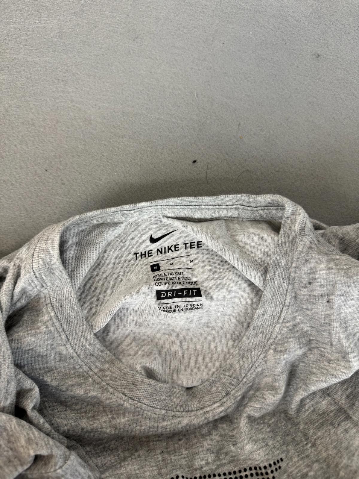 Nike The Nike Tee Grey Graphic Short Sleeve T-Shirt Size M Size US M / EU 48-50 / 2 - 5 Thumbnail