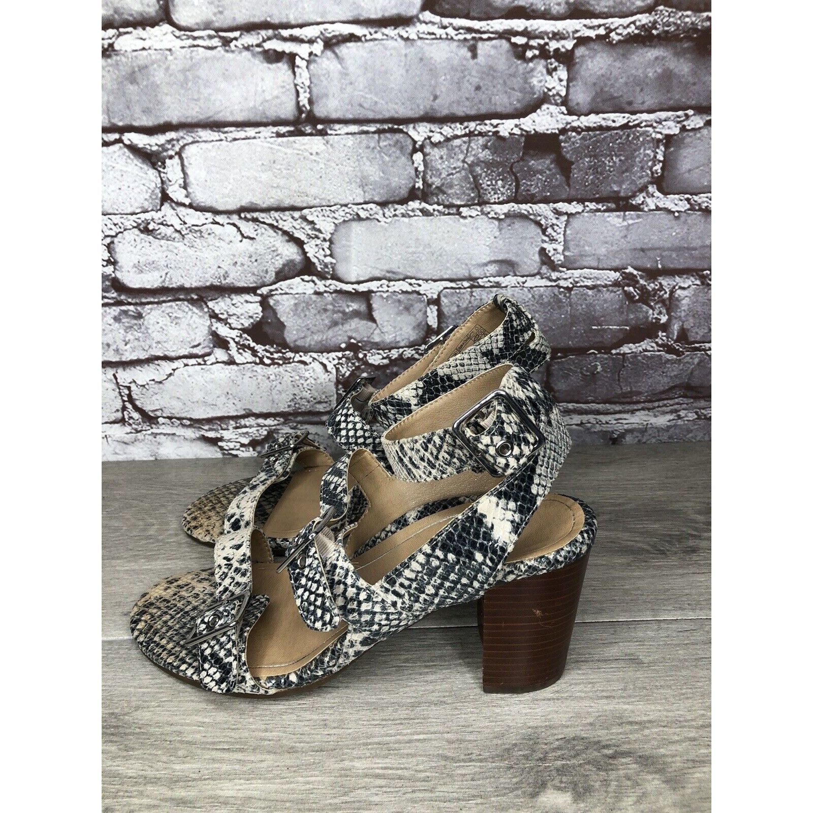 Other Vionic Carmel Grey Ivory Leather Snake Print Heel Sandals Wo Size US 9.5 / IT 39.5 - 16 Thumbnail