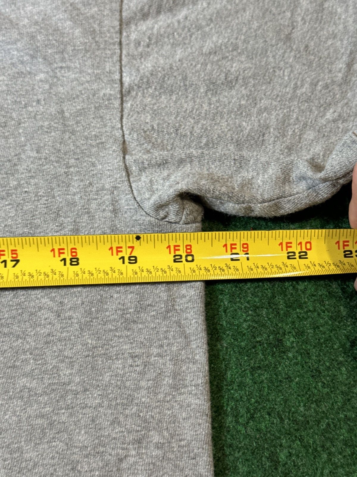 Levi's × Vintage Vintage Levi’s Womens Small Gray Baby Tee T Shirt Size S / US 4 / IT 40 - 6 Thumbnail