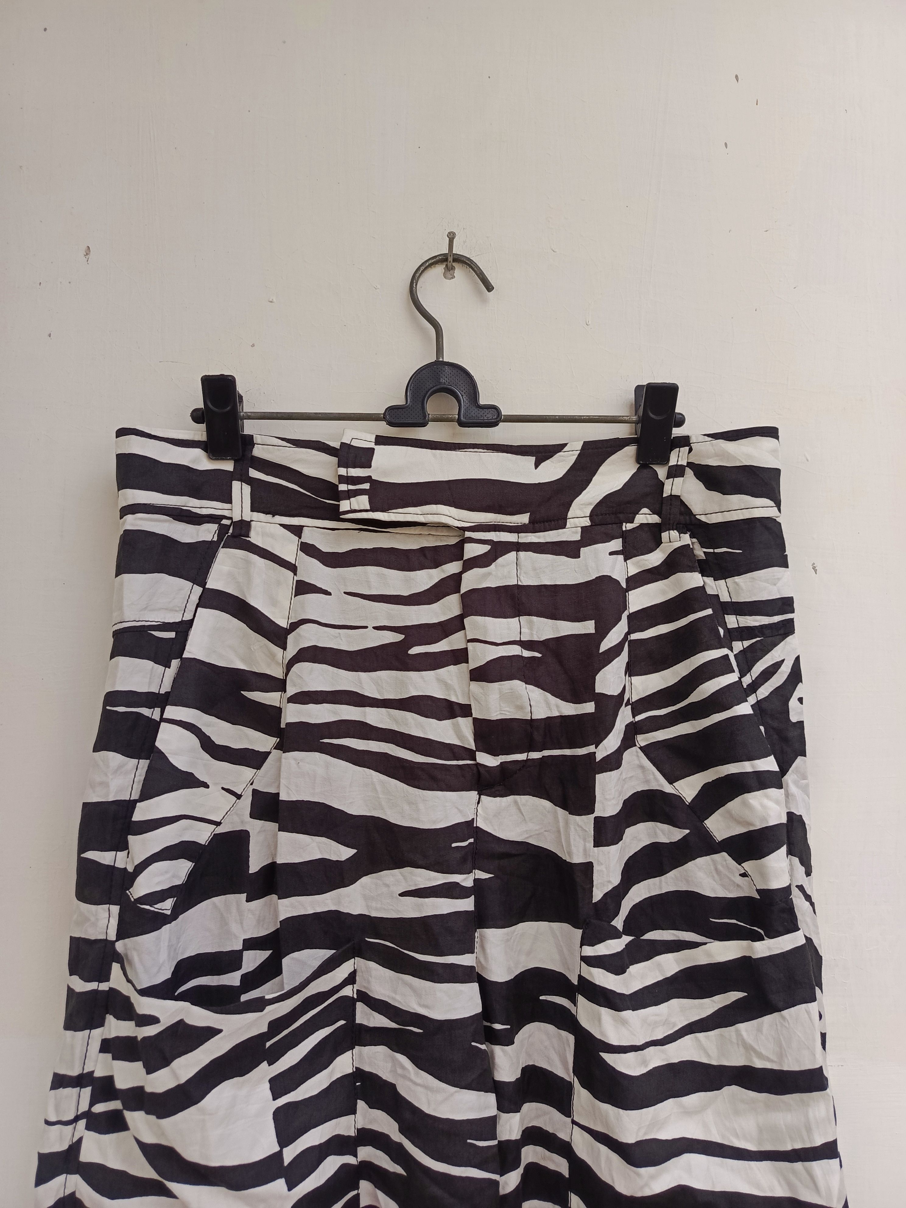 Zara Zara studio zebra pattern Size 28" / US 6 / IT 42 - 2 Thumbnail