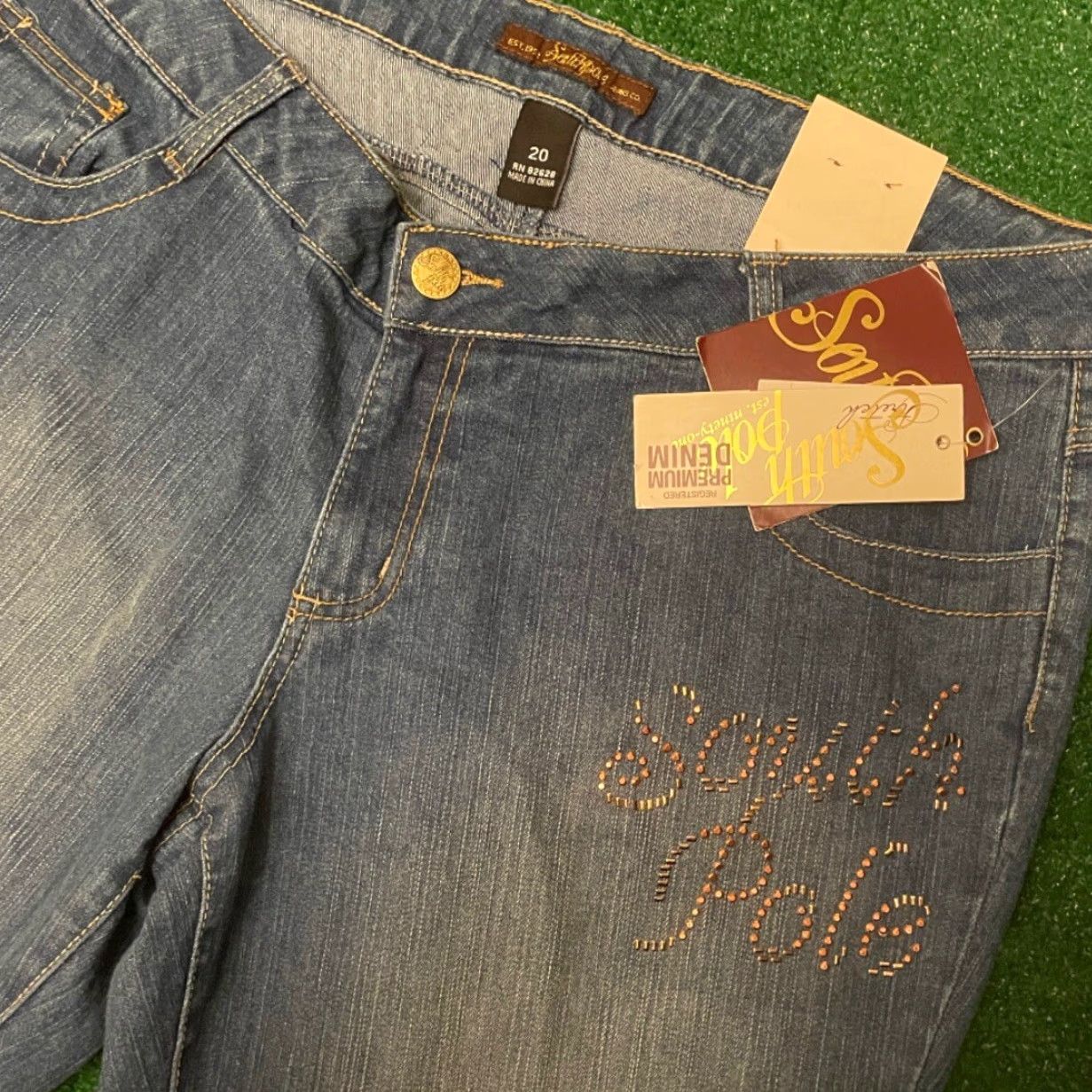 Southpole VINTAGE Southpole Jeans Capri Women 20 Blue Baggy Grunge Hip Hop Y2K Flowers Embroidered Rhinestone Studded Pockets Size 42" / US 20 - 4 Thumbnail