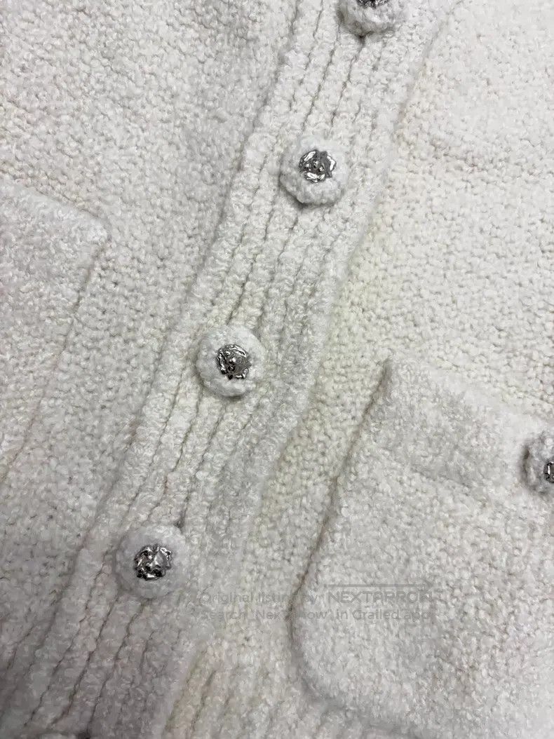 Chanel Chanel White lotus leaf sleeve cashmere cardigan jacket Size XS / US 0-2 / IT 36-38 - 3 Thumbnail