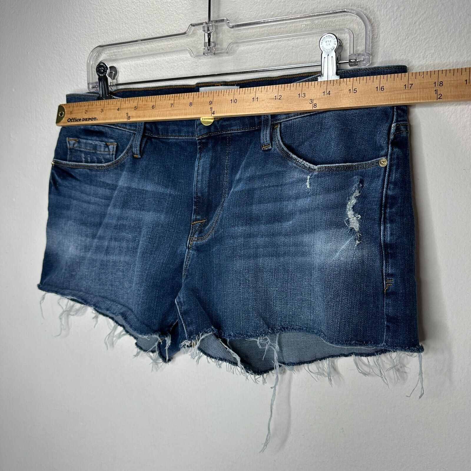 Frame Frame Le Cutoff Med Wash Distressed Raw Hem Jean Shorts 31 Size 28" / US 6 / IT 42 - 10 Thumbnail