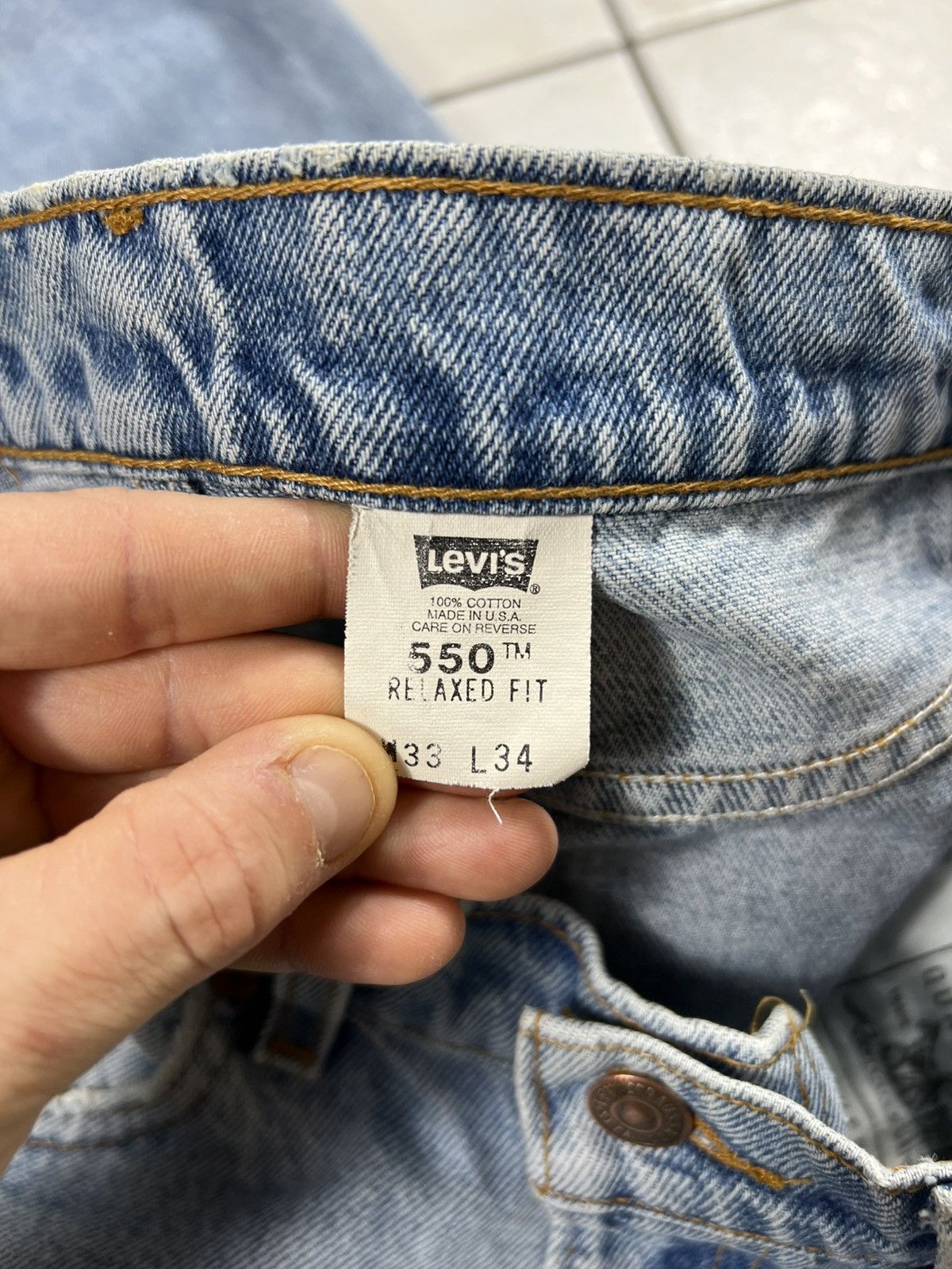 Levi's Vintage 90s Levi’s 550 light blue washed distressed jeans Size US 33 - 22 Thumbnail