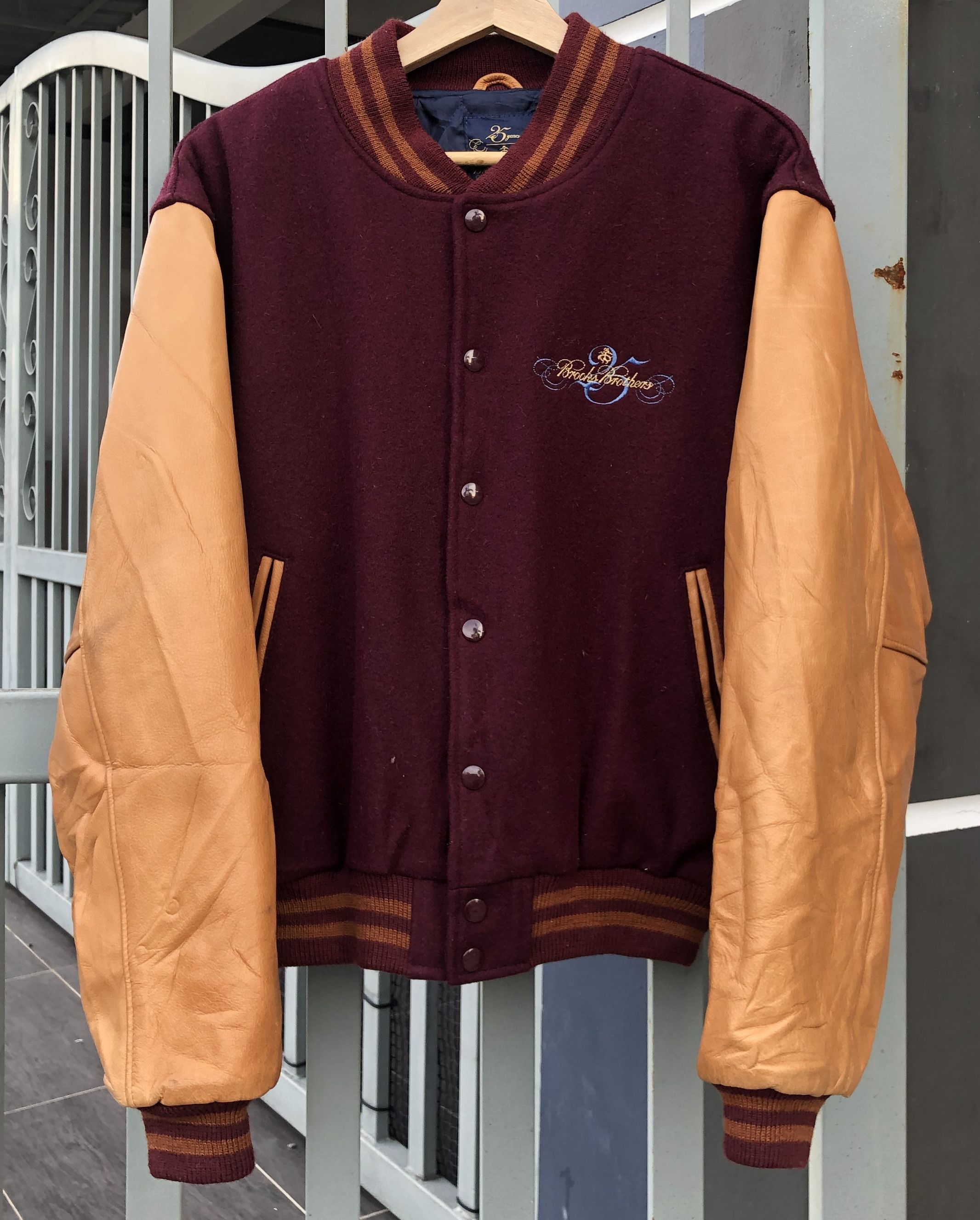 Brooks Brothers Brooks Brothers Cow Leather Sleeve Varsity Jacket Size US S / EU 44-46 / 1 - 1 Thumbnail
