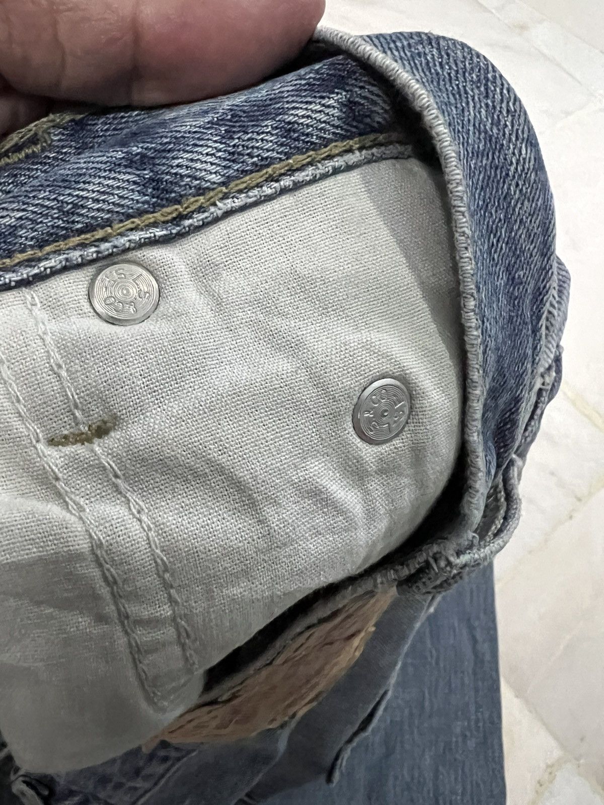 Levi's × Levi's Vintage Clothing Vintage Levis 569 Loose Straight Light Wash Jean Size US 34 / EU 50 - 17 Thumbnail