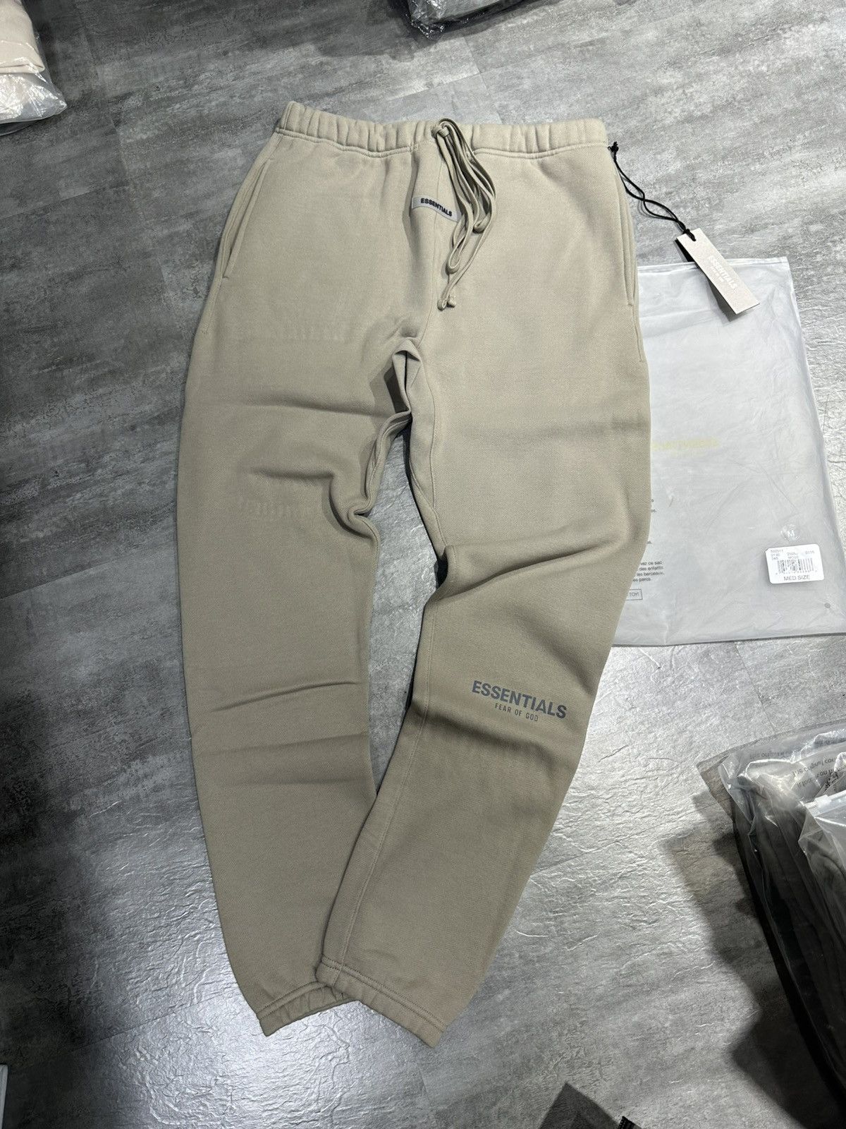 Essentials Essentials FW20 Sweatpants Moss Size US 32 / EU 48 - 1 Thumbnail