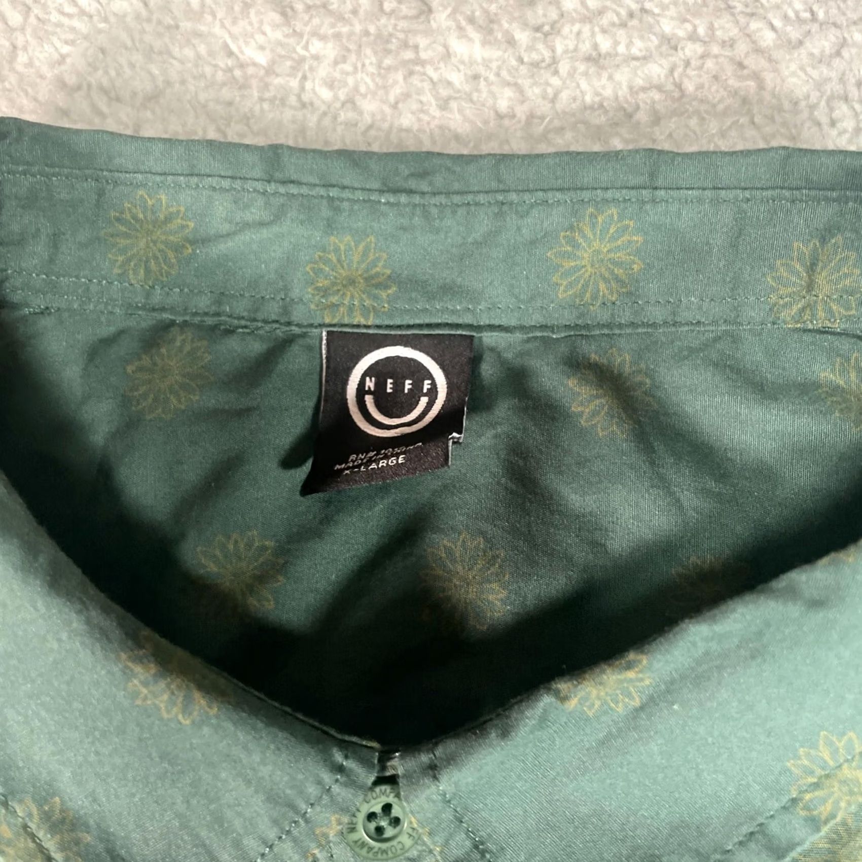 Vintage Neff XL Green Flower Button Up Casual y2k Mens Size US XL / EU 56 / 4 - 2 Thumbnail