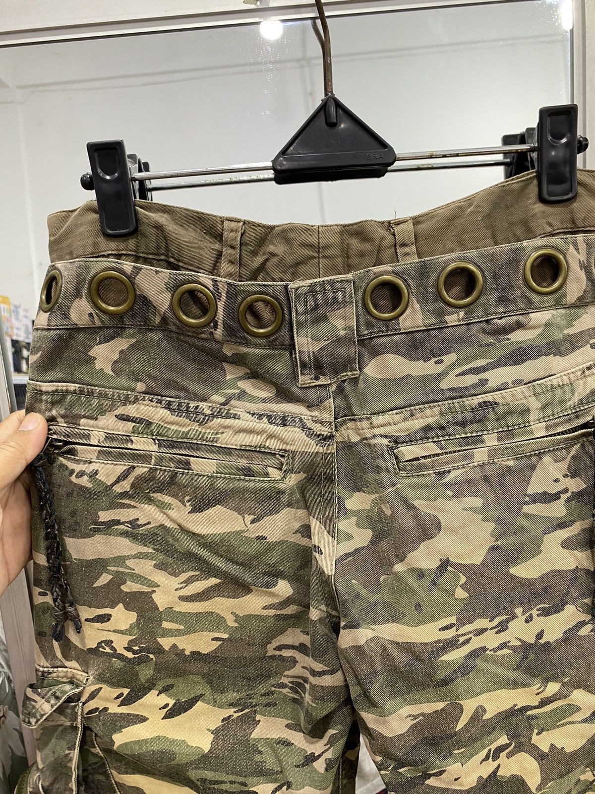 In The Attic In The Attic 12 Pocket Double Waist Camo Pants Size US 29 - 9 Thumbnail