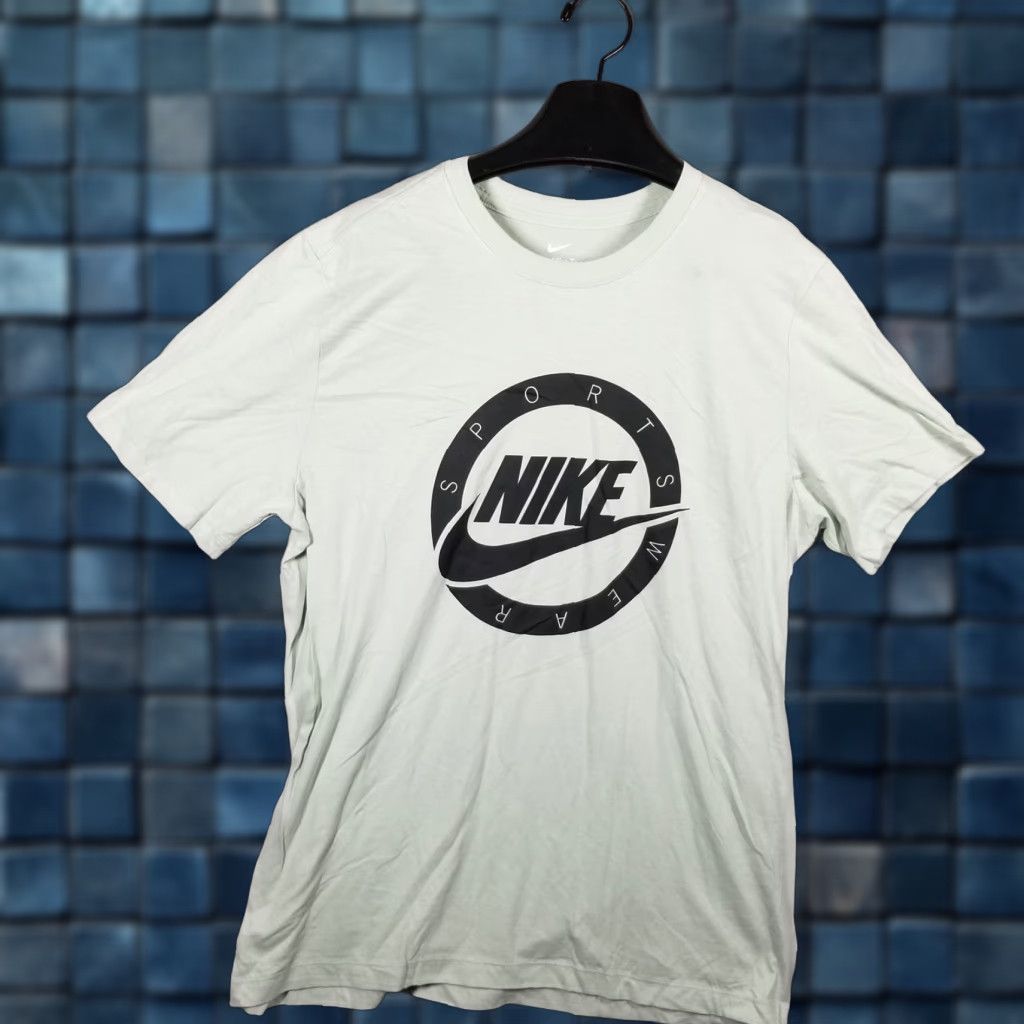 Nike VINTAGE Nike T-Shirt Mens Large Light Green Cotton Crewneck Logo Graphic Athletic Sportswear Size US L / EU 52-54 / 3 - 1 Thumbnail