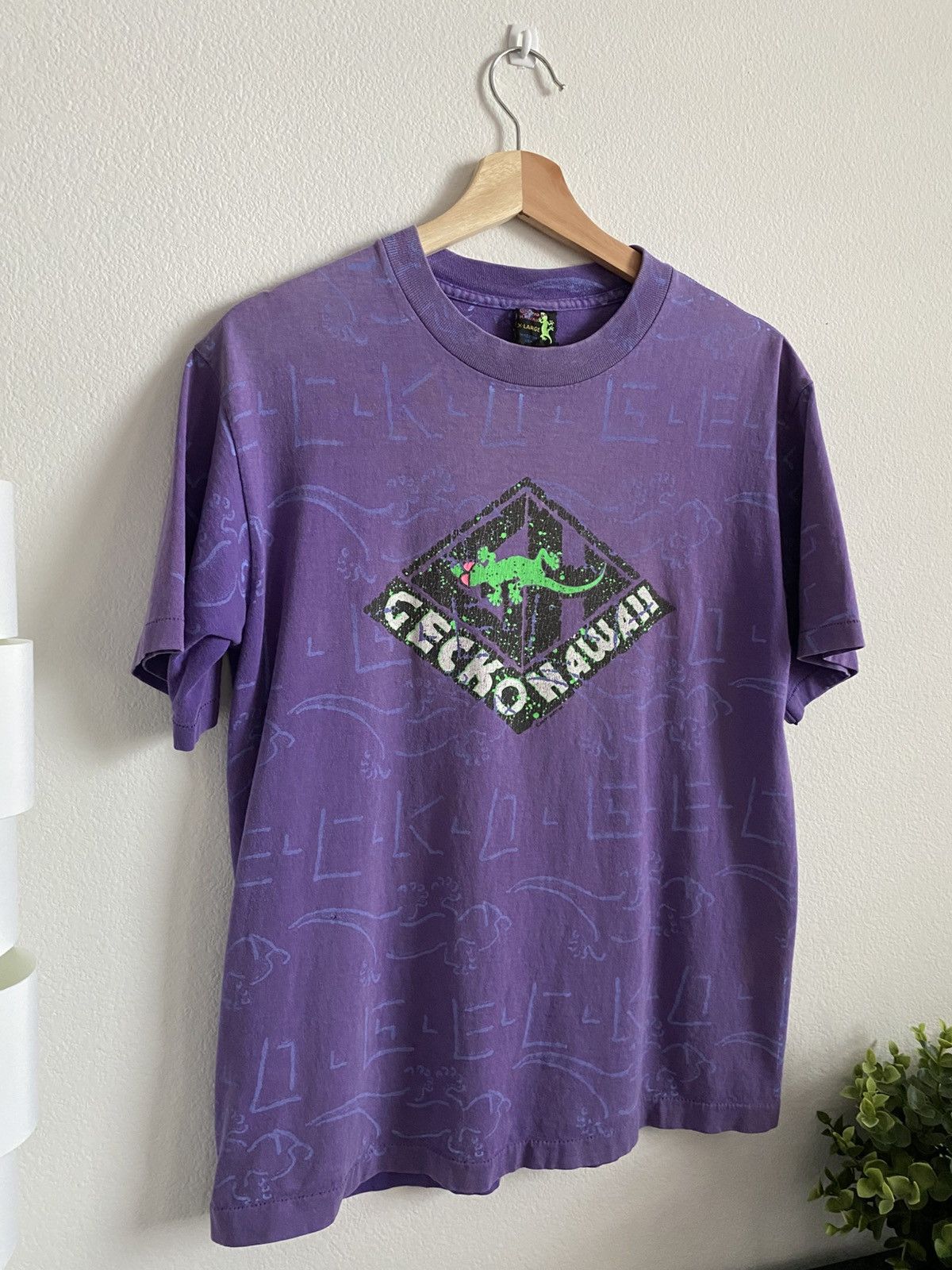 Vintage Vintage 90s Hawaii AOP All Over Print Tee Size US M / EU 48-50 / 2 - 4 Thumbnail