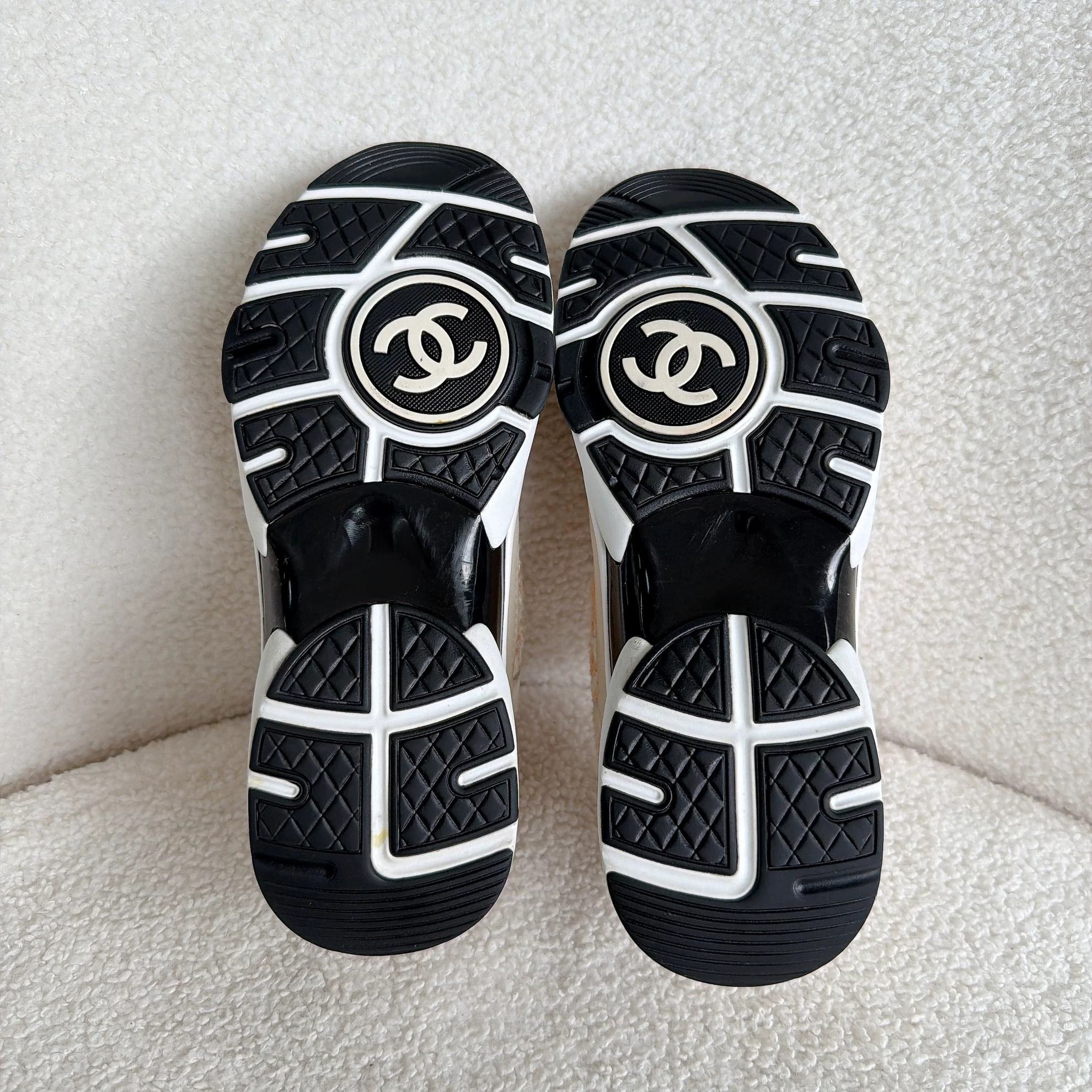 Chanel Chanel tweed sneaker 37.5 2255 Size US 7 / IT 37 - 6 Thumbnail