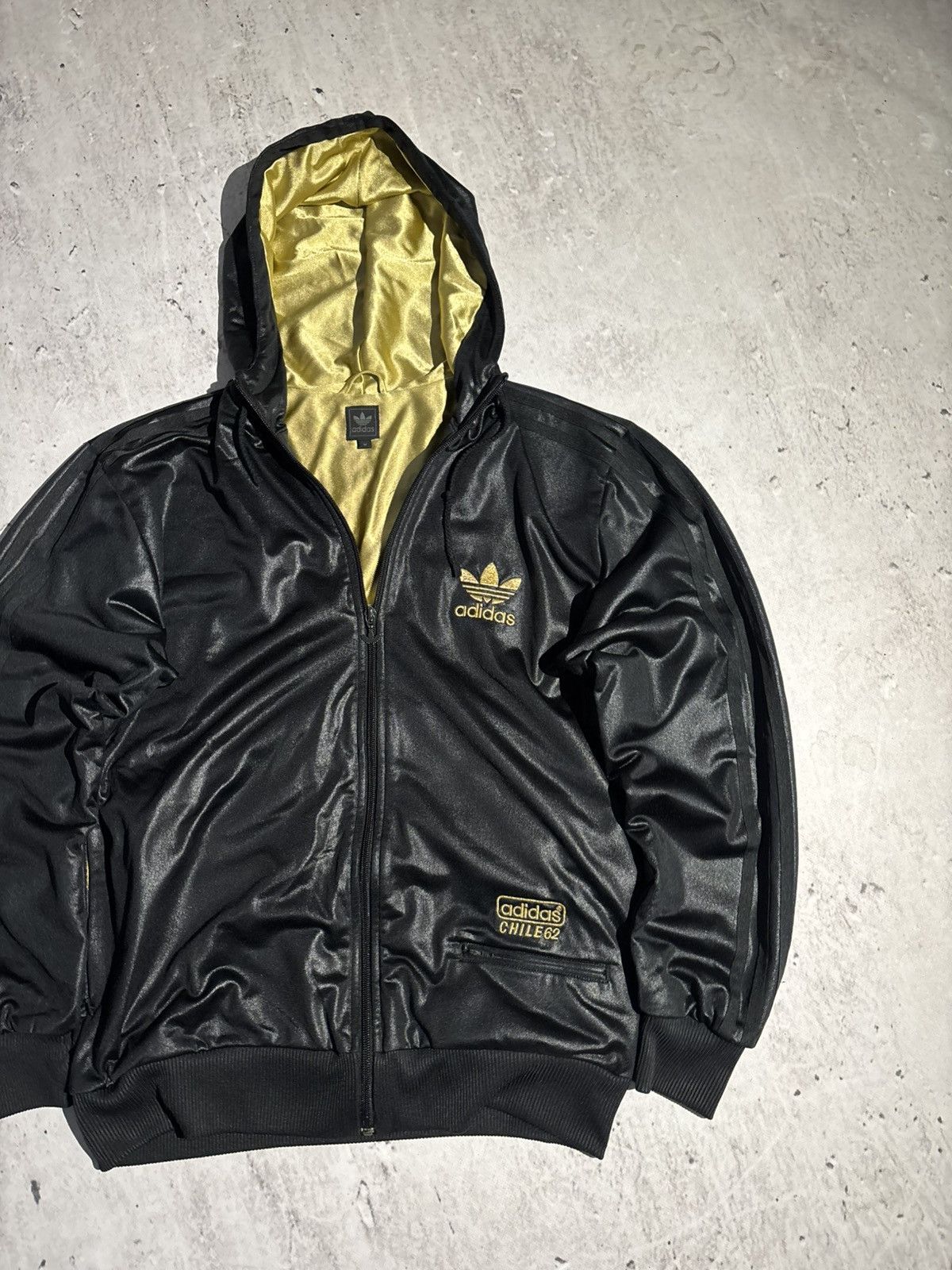 Adidas Rare 2000s Black Gold 3 Stripes Adidas Zip Chile 62 Japan Size US M / EU 48-50 / 2 - 3 Thumbnail