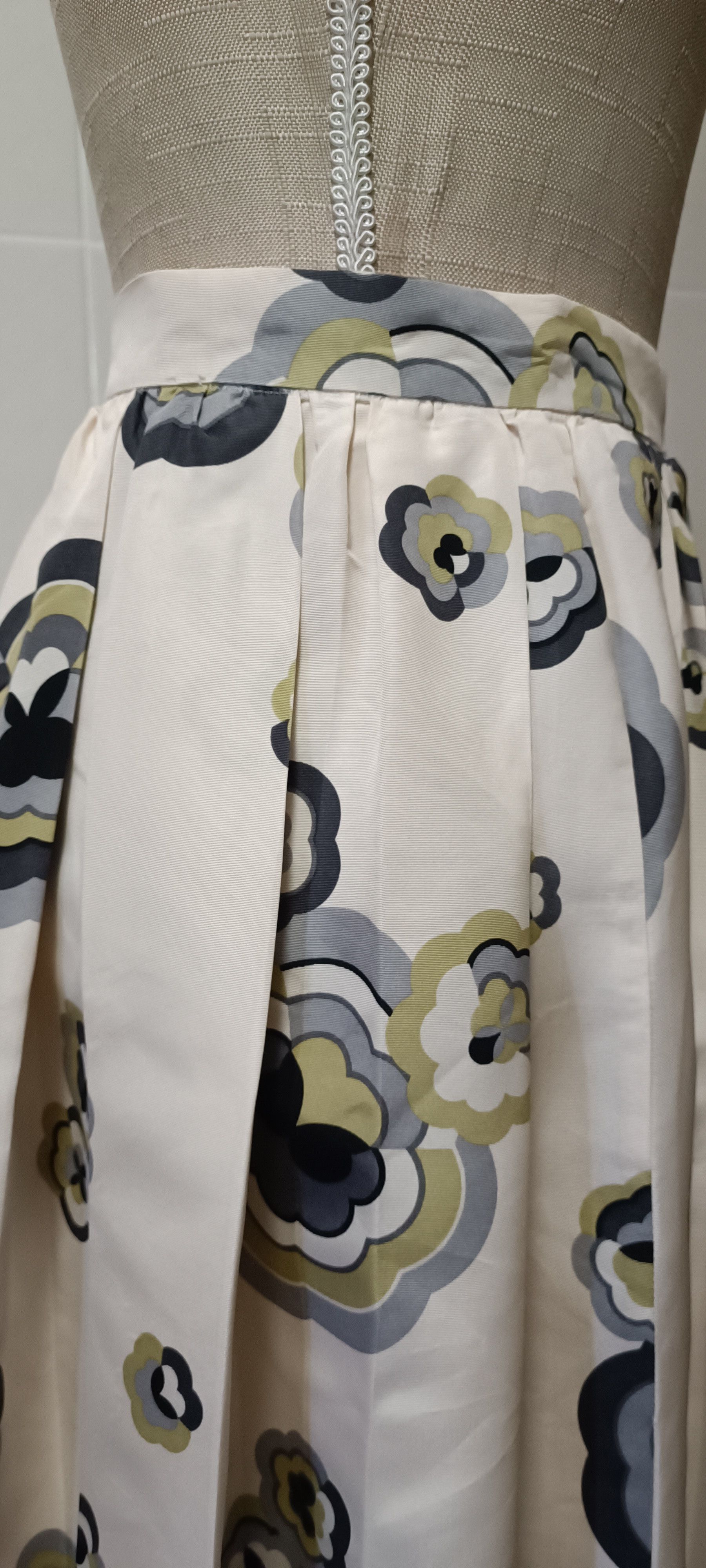 Miu Miu SS 2006 Flowers print beige midi skirt Size 28" / US 6 / IT 42 - 12 Thumbnail