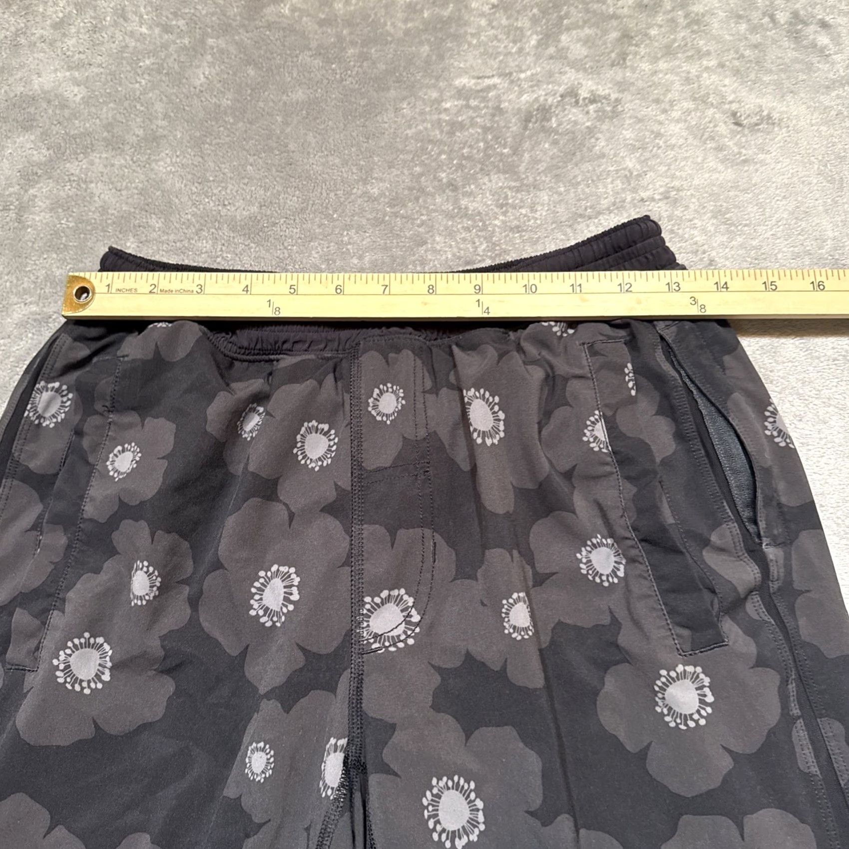 Lululemon Lululemon Pace Breaker Shorts Men's M lined Black Gray Floral Active Gym Size US 31 - 2 Thumbnail