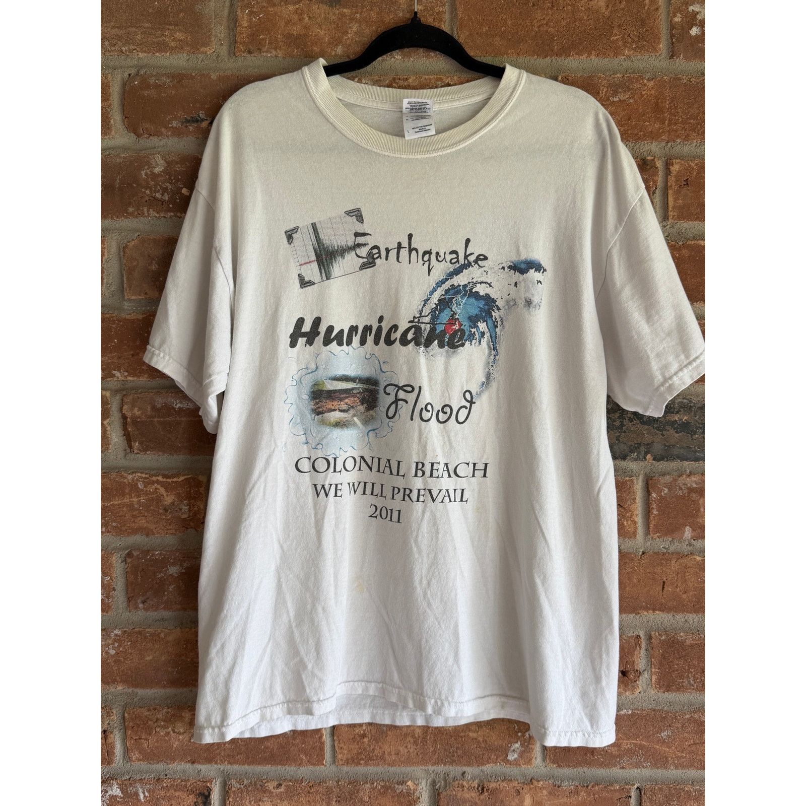Gildan 2011 Colonial Beach Disaster Graphic Tee Large Size US L / EU 52-54 / 3 - 1 Thumbnail