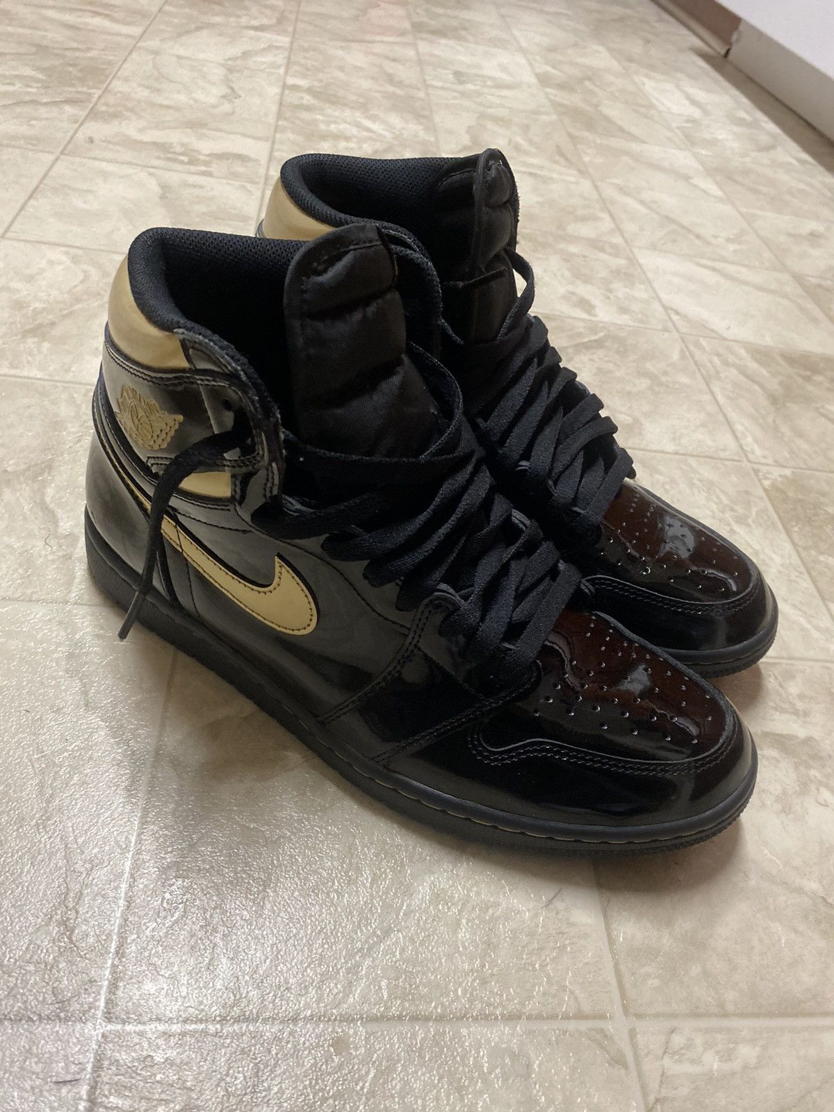 Jordan Brand Jordan 1 Retro High Black Metallic Gold (2020)s Size US 11 / EU 44 - 14 Thumbnail