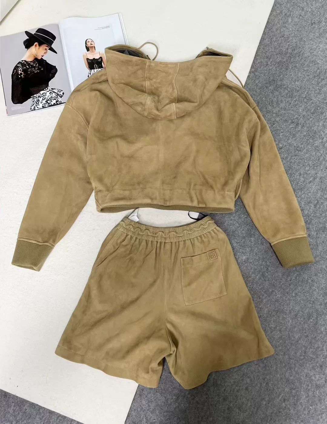 Loewe Loewe Suede Logo Hoodie and Shorts Set Size US M / EU 48-50 / 2 - 2 Thumbnail