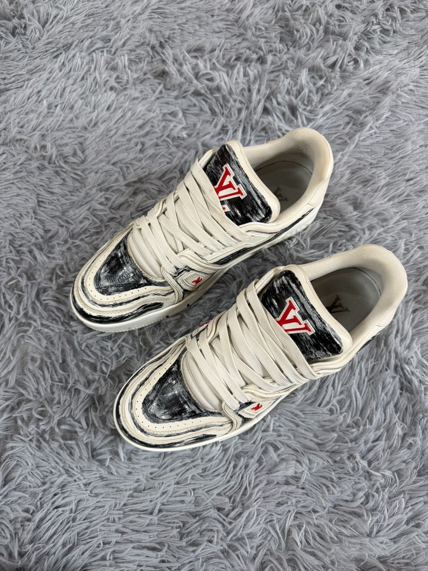 Louis Vuitton Louis Vuitton Training Black Lowtop Sneakers 8 Men Size US 8 / EU 41 - 1 Thumbnail