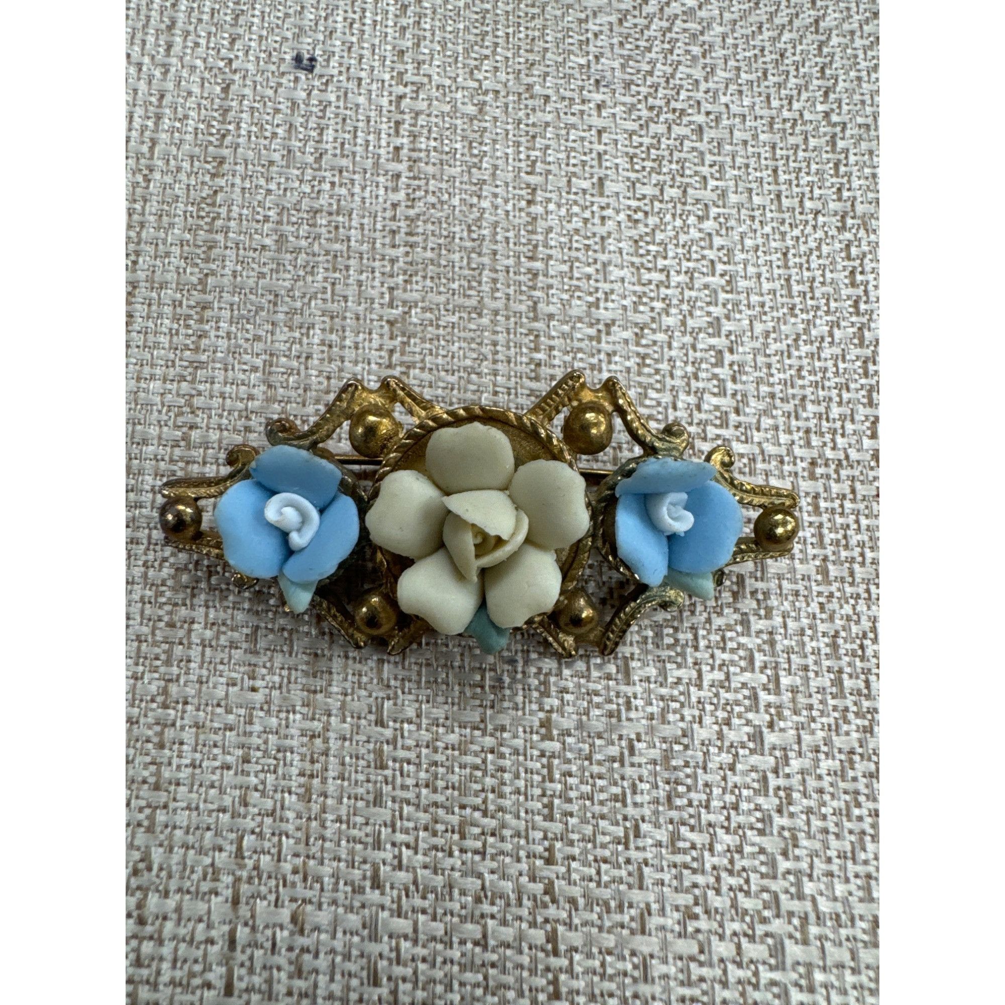Vintage Set of 4 beautiful vintage women’s brooches SKU 4426 Size ONE SIZE - 6 Thumbnail
