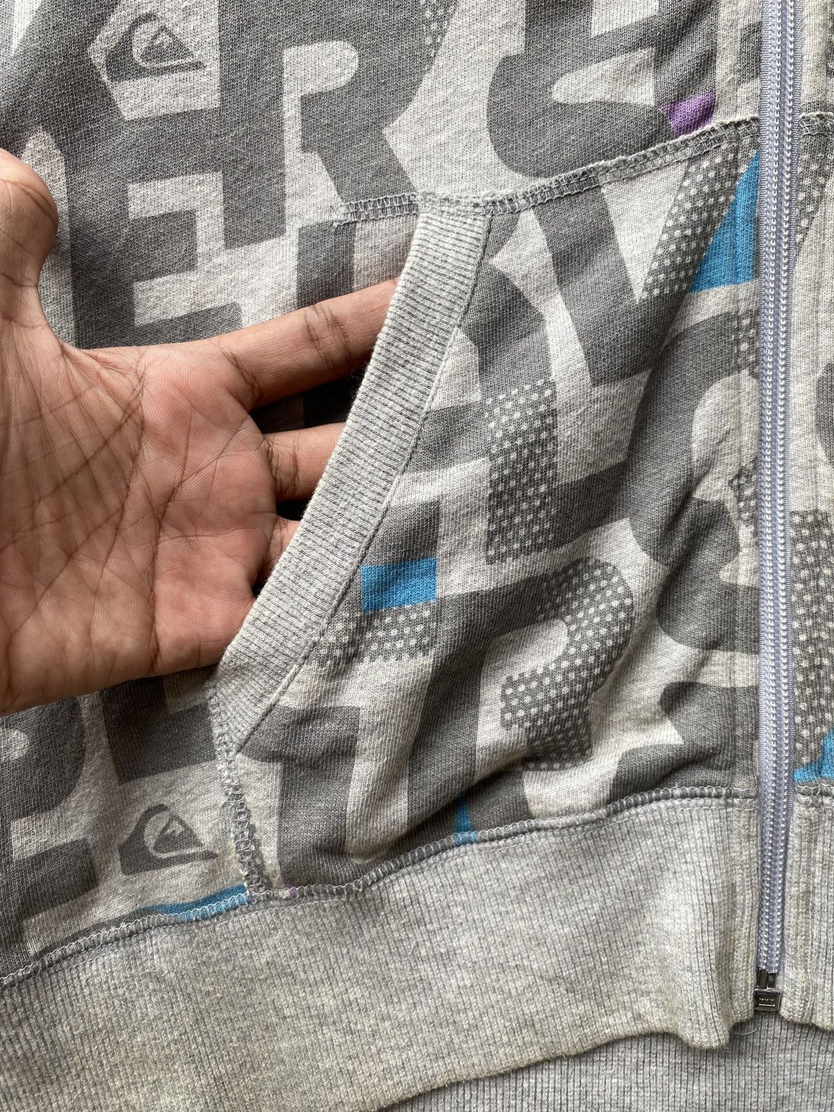 Quiksilver Vintage Quiksilver Hoodie Full Print Full Zip Surf Size L Size US L / EU 52-54 / 3 - 7 Thumbnail