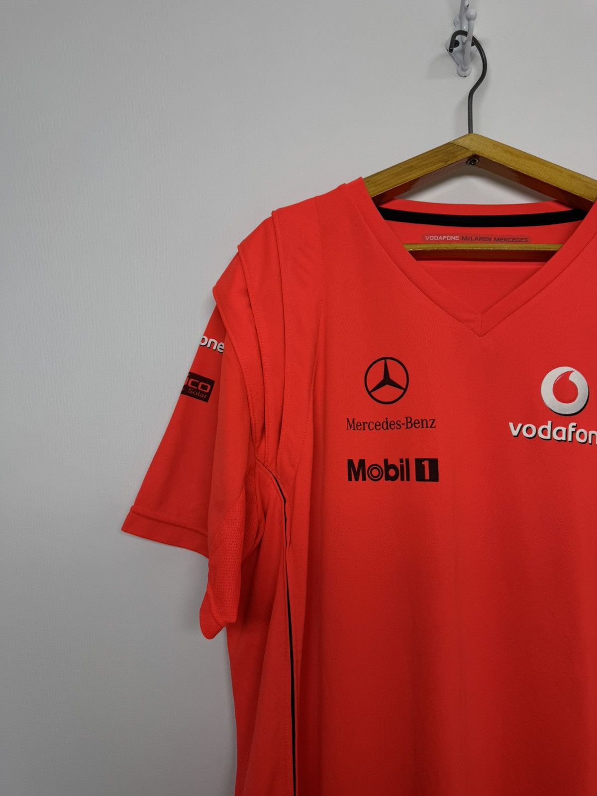 Mercedes-Benz Vodafone Vintage Mercedes-Benz McLaren racing tshirt Size US XL / EU 56 / 4 - 2 Thumbnail