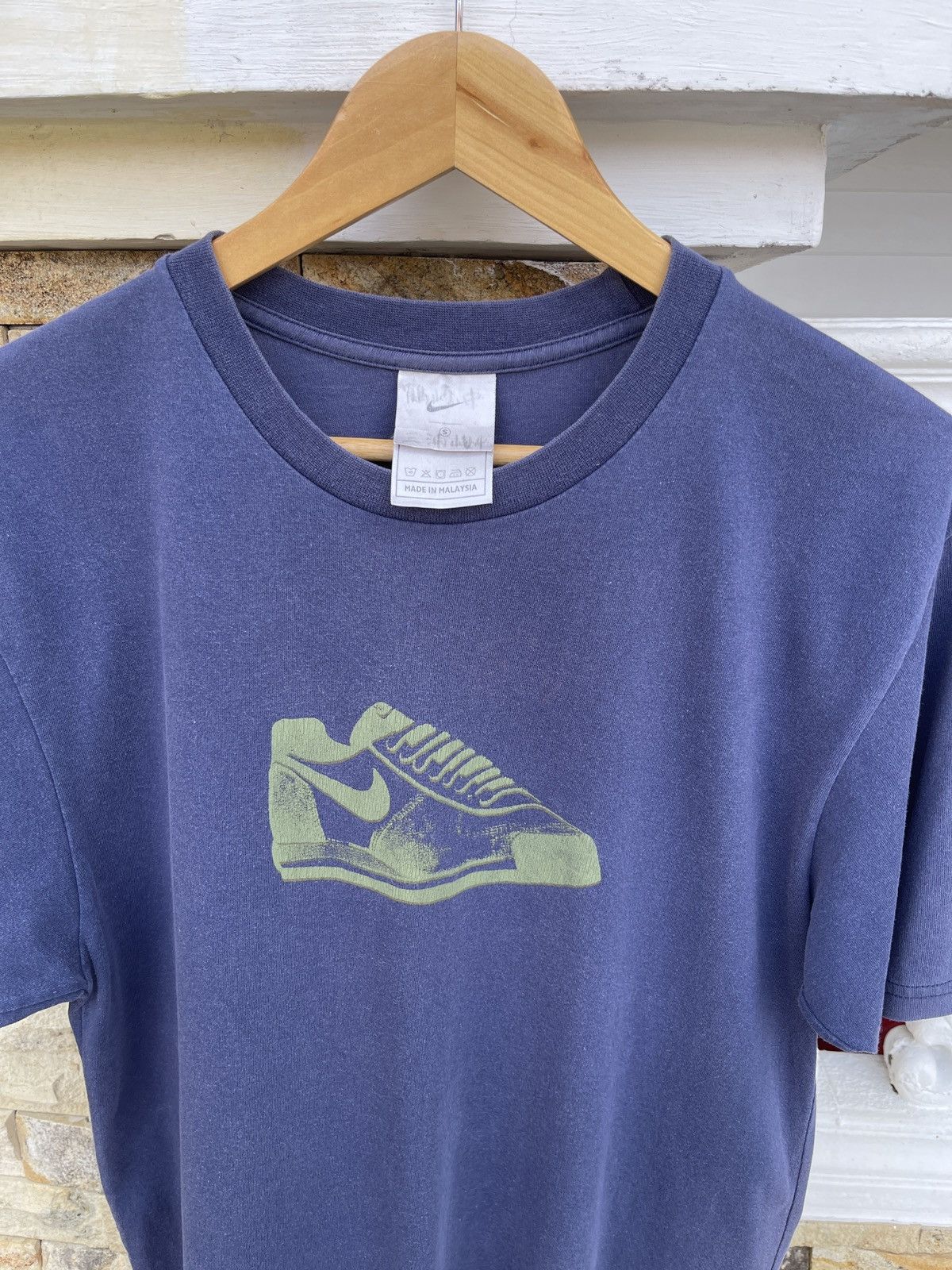 Vintage Last Drop🔥Rare🔥Vintage Nike Swoosh Shoes Logo T-Shirt Size US M / EU 48-50 / 2 - 4 Thumbnail