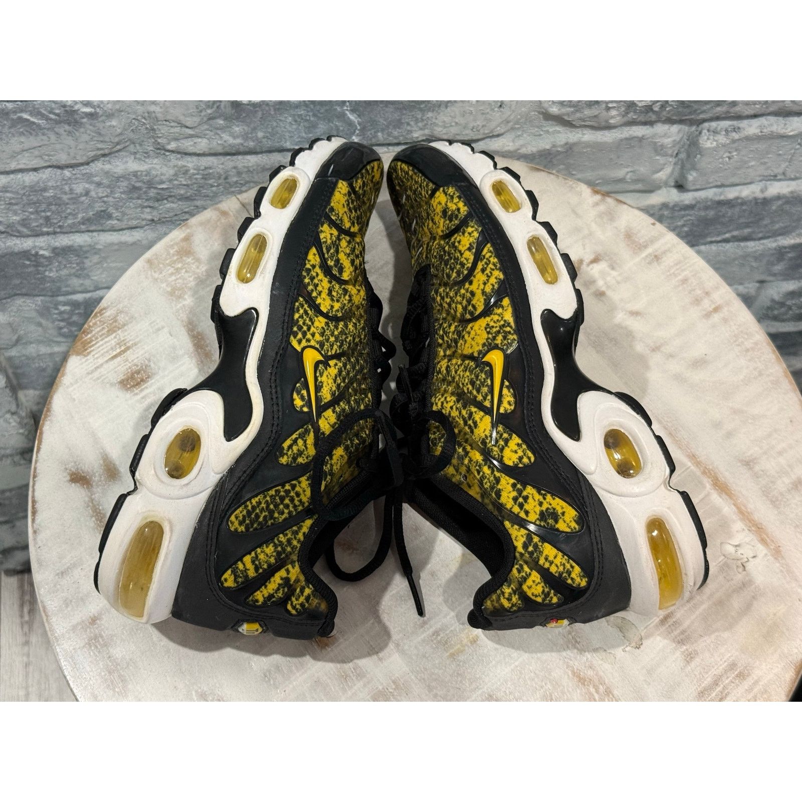 Nike Nike Air Max Plus Yellow Snakeskin Size 7.5w CT1555-001 Size US 7.5 / IT 37.5 - 5 Thumbnail