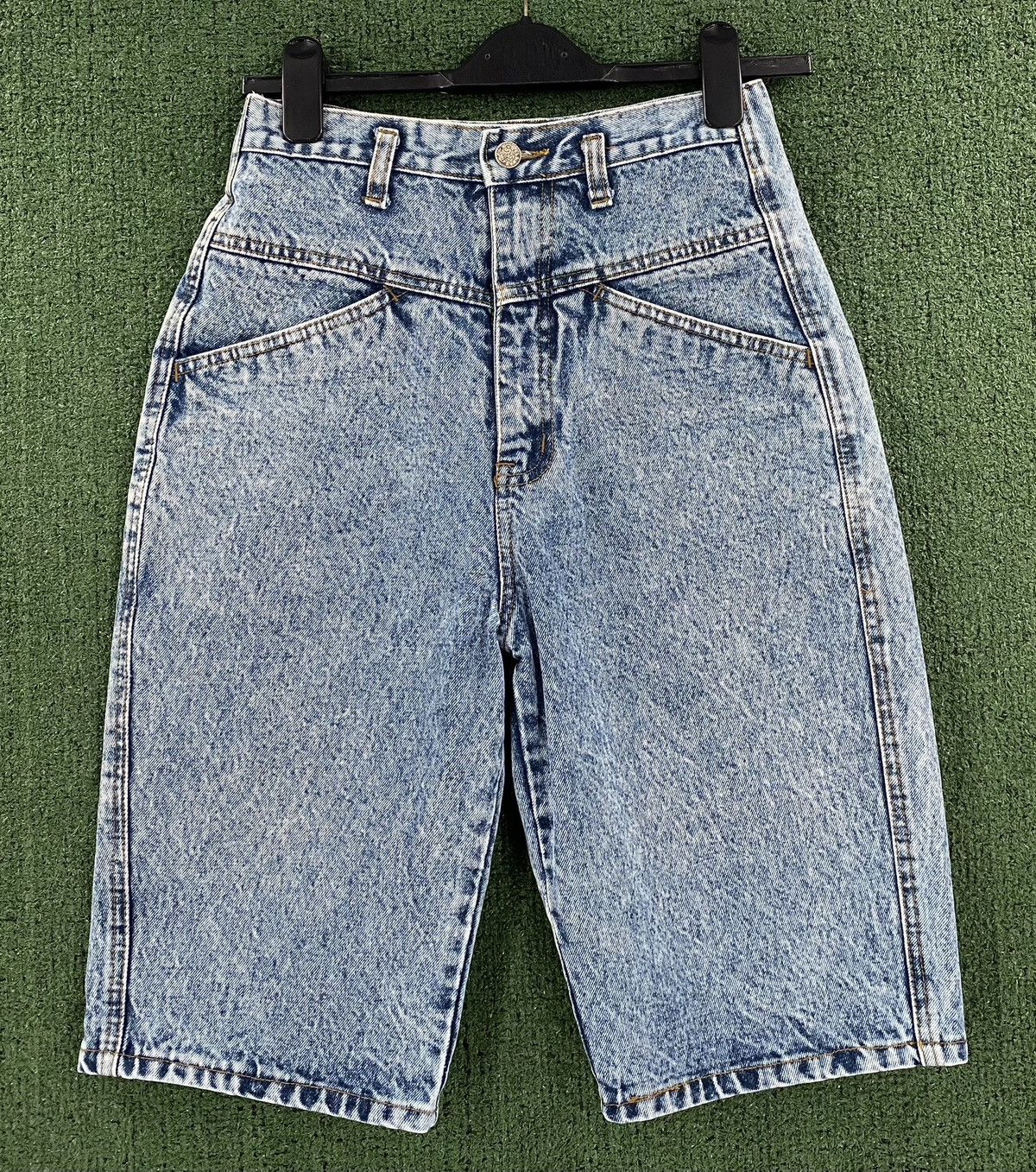Vintage Vintage 80’s Nuovo Acid Wash Denim Jean High Rise Shorts Size 25" / US 0 / IT 36 - 1 Thumbnail