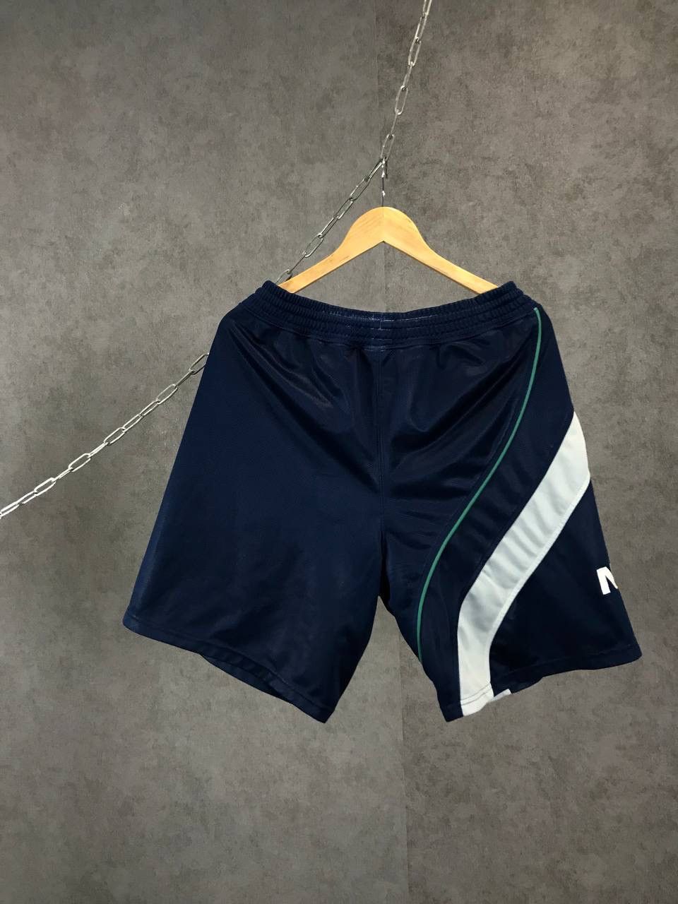 Nike Nike swoosh streetwear vintage shorts Size US 32 / EU 48 - 6 Thumbnail