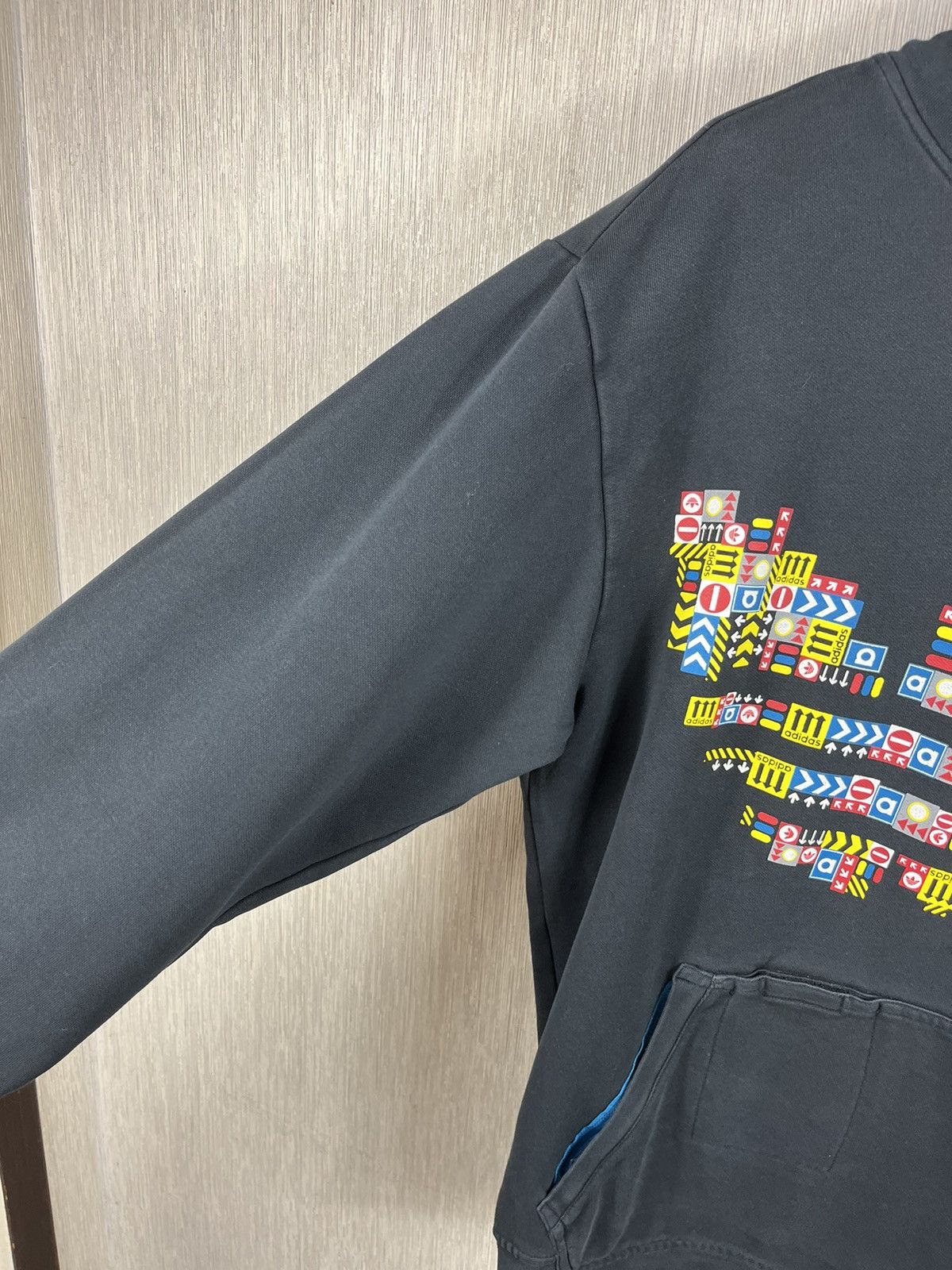 Adidas × Vintage Vintage Adidas y2k hoodie sweatshirt big logo road signs Size US L / EU 52-54 / 3 - 10 Thumbnail