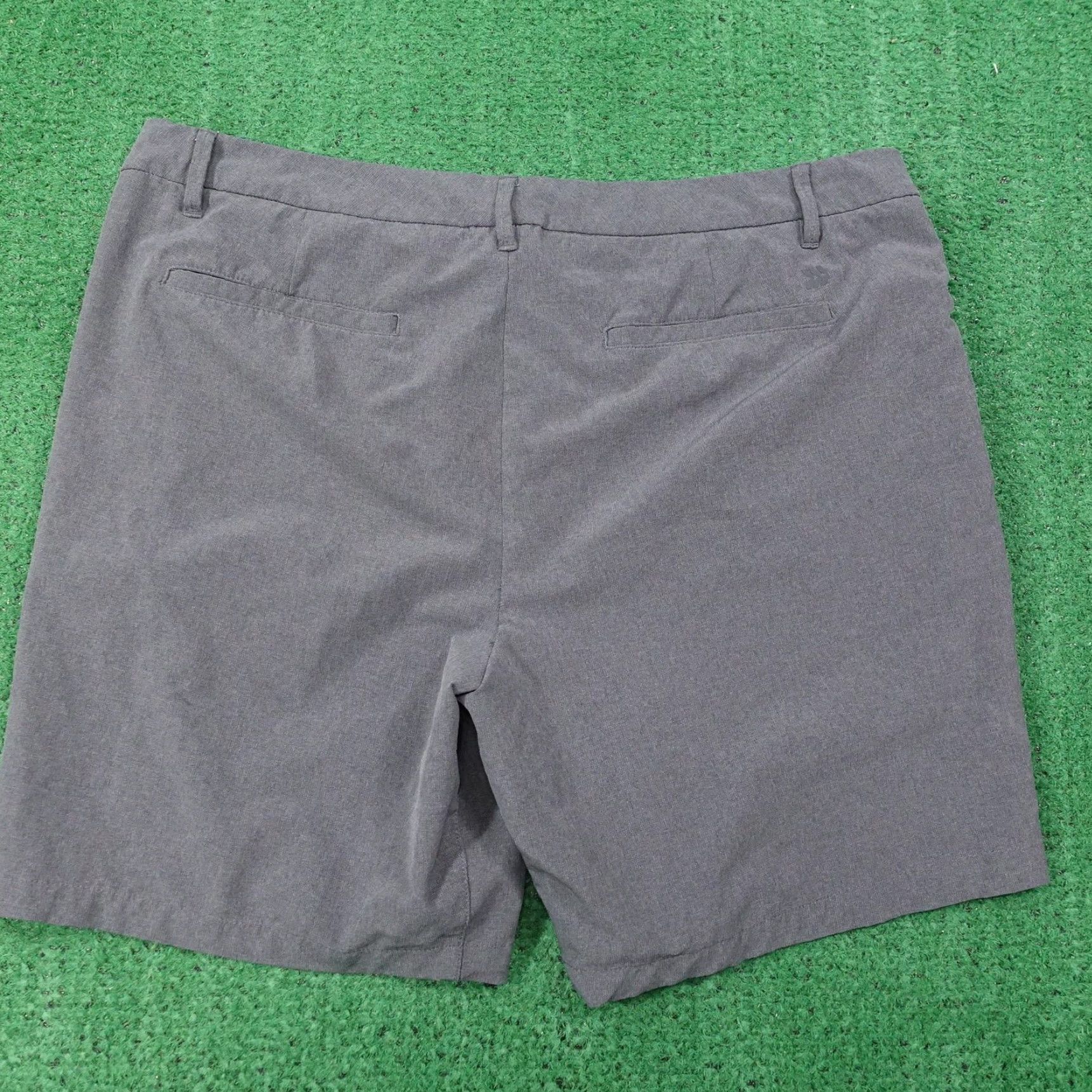 Vintage All In Motion Shorts Mens 40 Gray Bermuda Microfiber Polyester Spandex Stretch Pockets 8 Inseam Casual 40 in Waist Flat Front Zip Logo Summer Mens Size US 40 / EU 56 - 3 Thumbnail