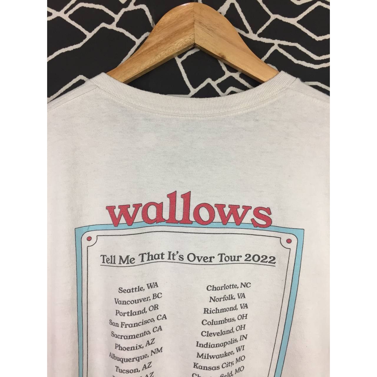 Band Tees Wallows Indie Rock Band Tell Me That It's Over Tour 2022 Tee Size US XL / EU 56 / 4 - 13 Thumbnail