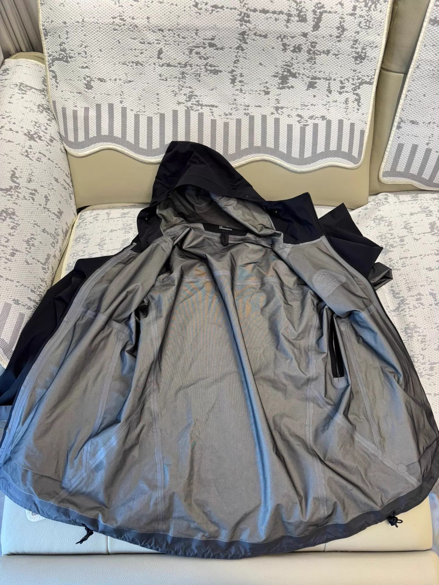 Arc'teryx Arcteryx Beta Gore-Tex Hard Shell Jacket L Size US L / EU 52-54 / 3 - 5 Thumbnail