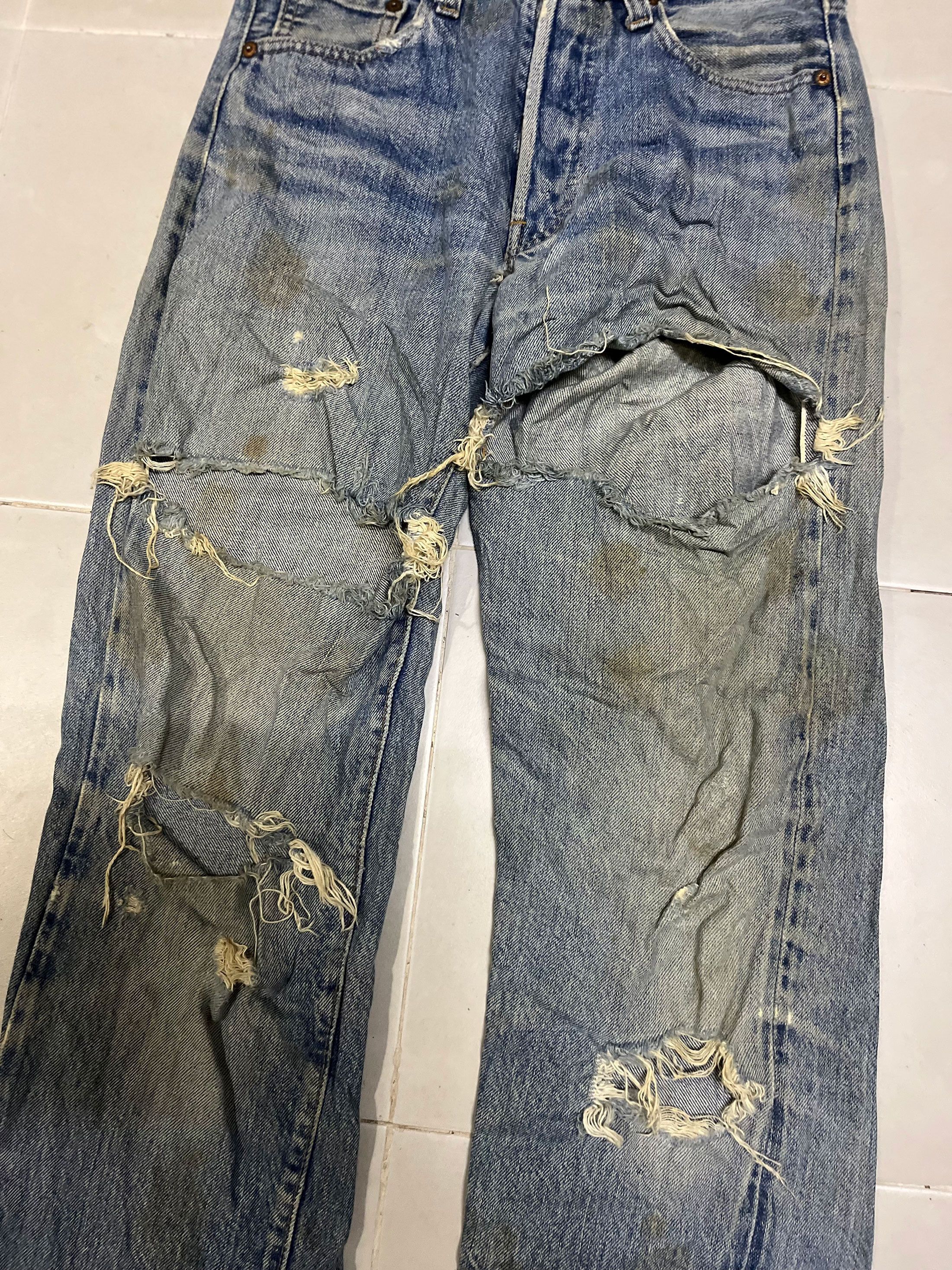 Levi's Vintage Clothing Distressed Vintage Levis 501 Selvedge Size US 28 / EU 44 - 2 Thumbnail