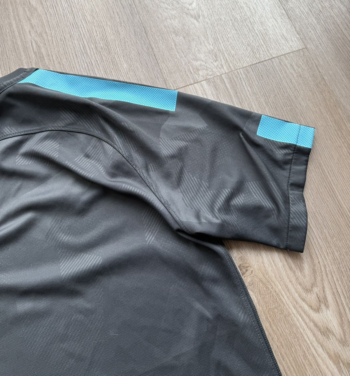 Nike Nike 2017/18 Chelsea Football Suit Soccer Shorts and Jersey Size US M / EU 48-50 / 2 - 12 Thumbnail