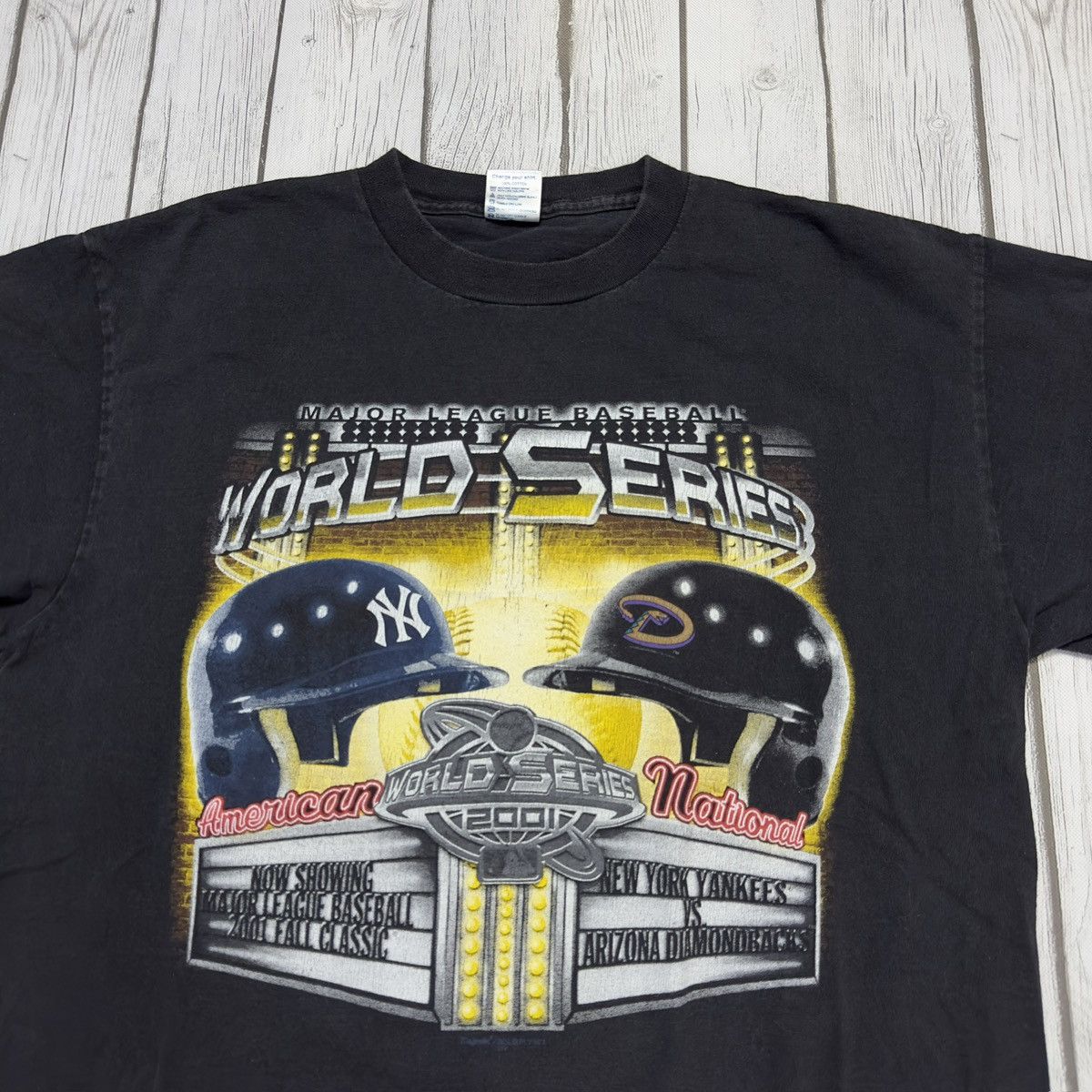 Vintage 2001 MLB World Series tee
