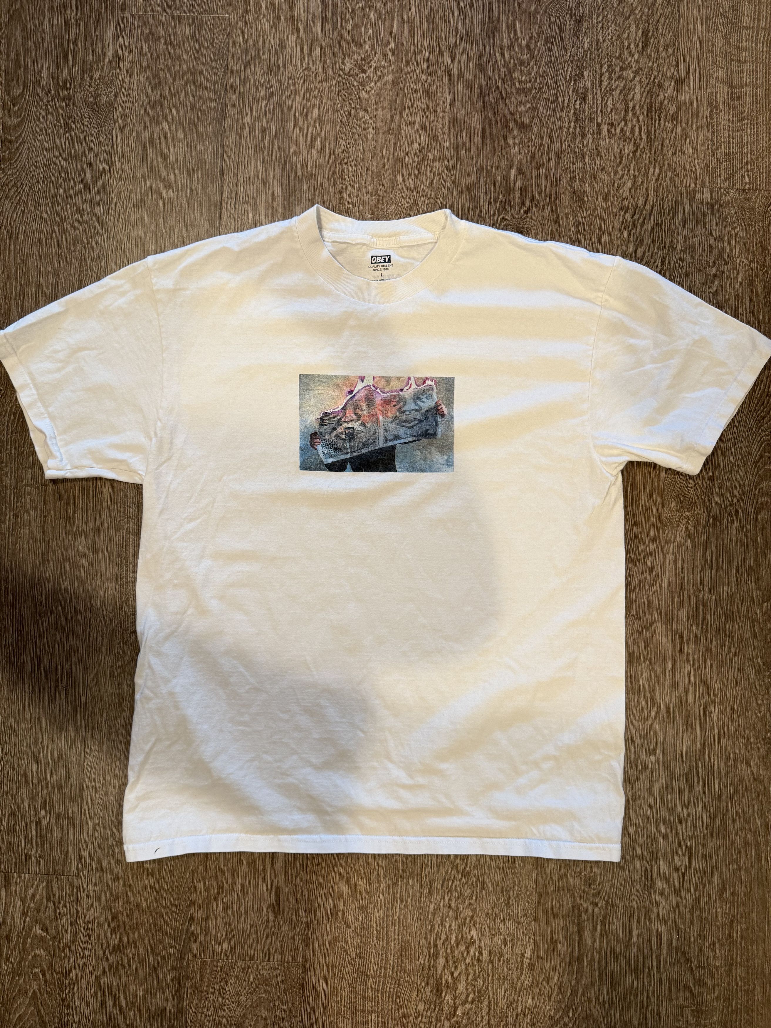 Obey OBey Fire newspaper Tee Size US L / EU 52-54 / 3 - 1 Thumbnail