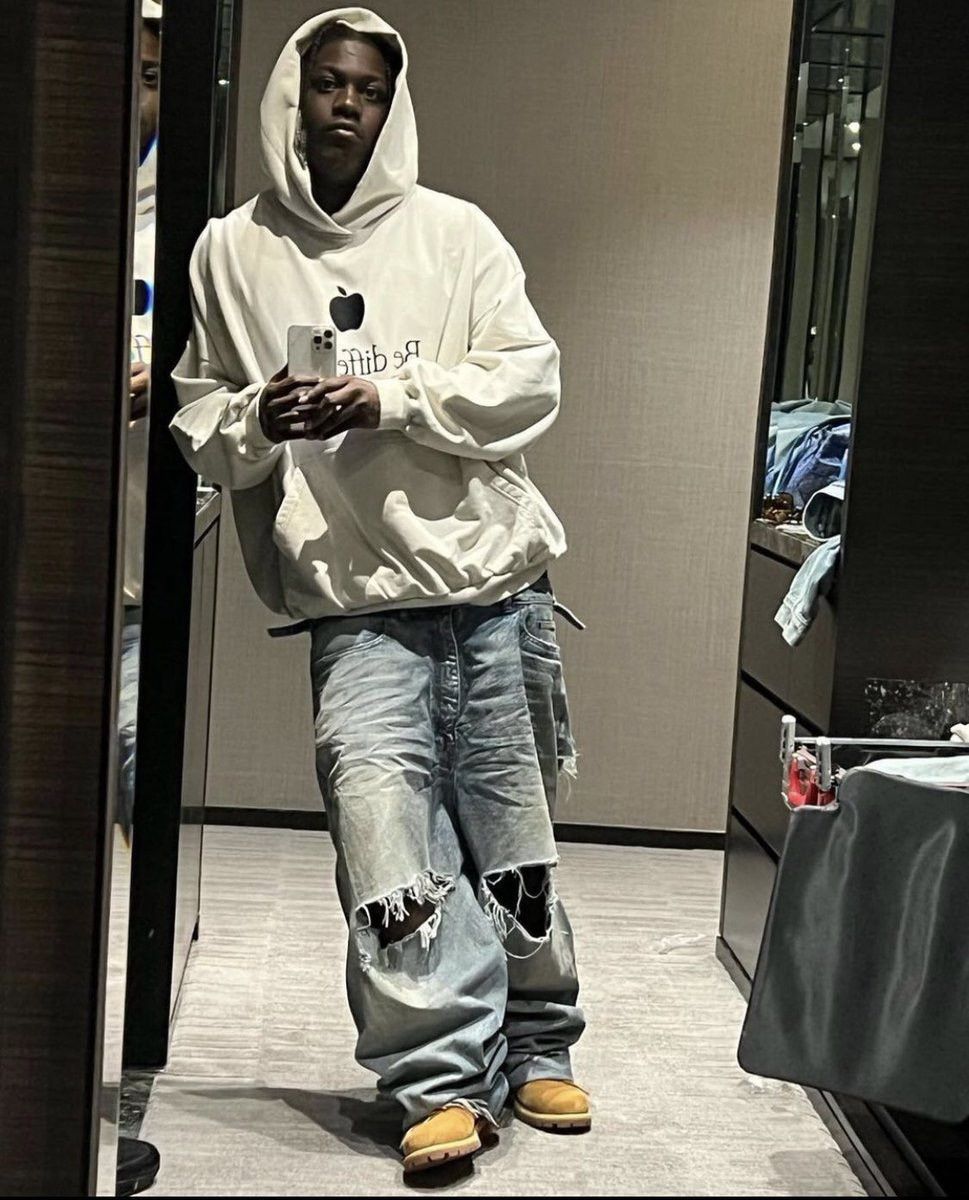 Balenciaga Balenciaga ‘Be Different’ Apple Hoodie Size US M / EU 48-50 / 2 - 7 Thumbnail