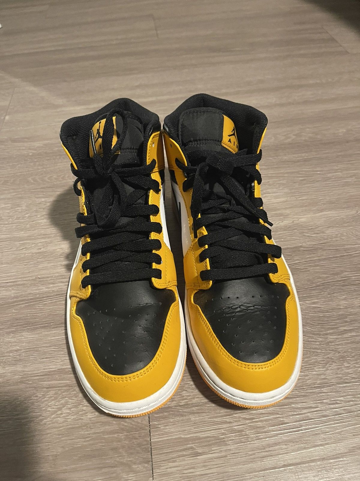 Jordan Brand Jordan 1 Mid Taxi Size US 10.5 / EU 43-44 - 3 Thumbnail