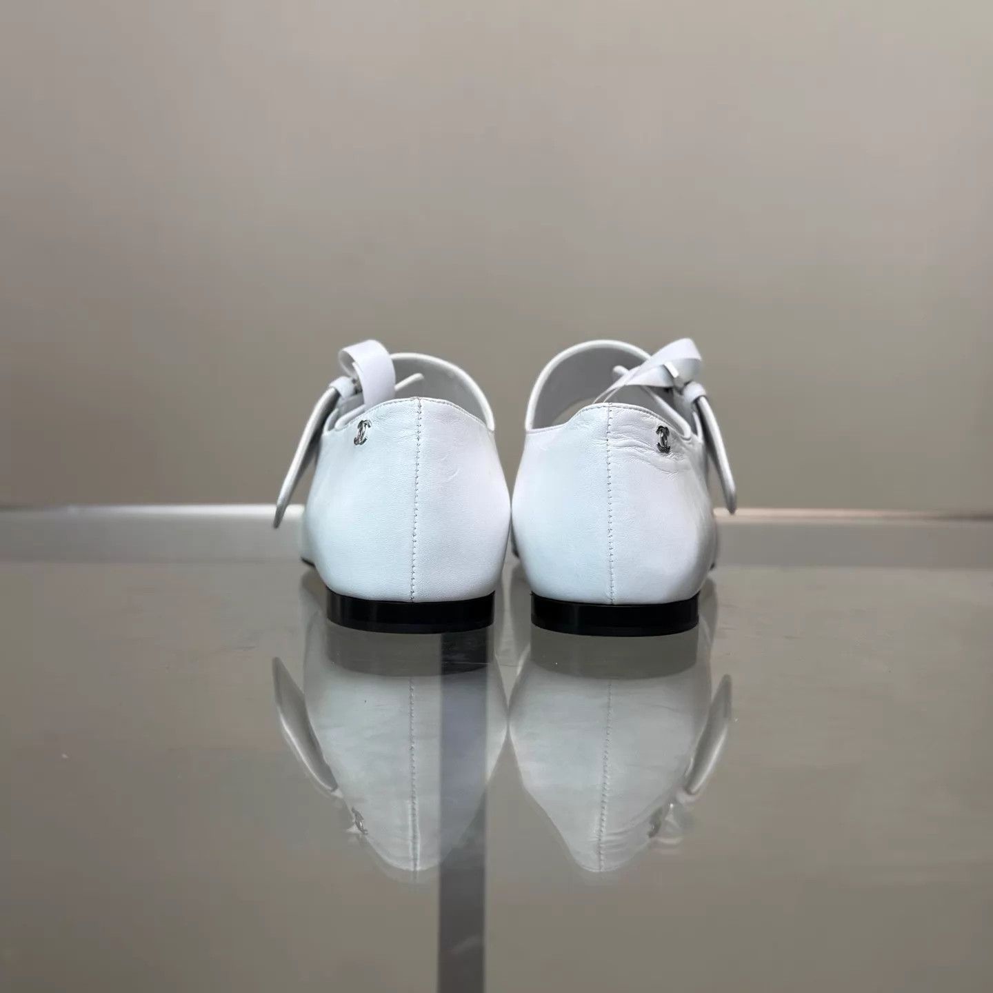 Chanel CHANEL 26P Black & White Color Block Mary Jane Shoes EU37.5 Size US 7 / IT 37 - 3 Thumbnail