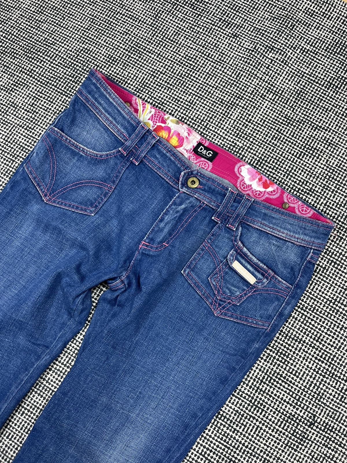 Dolce & Gabbana × Vintage D&G Dolce & Gabbana slim low rise bootcut jeans pink stitch Size 30" / US 8 / IT 44 - 3 Thumbnail